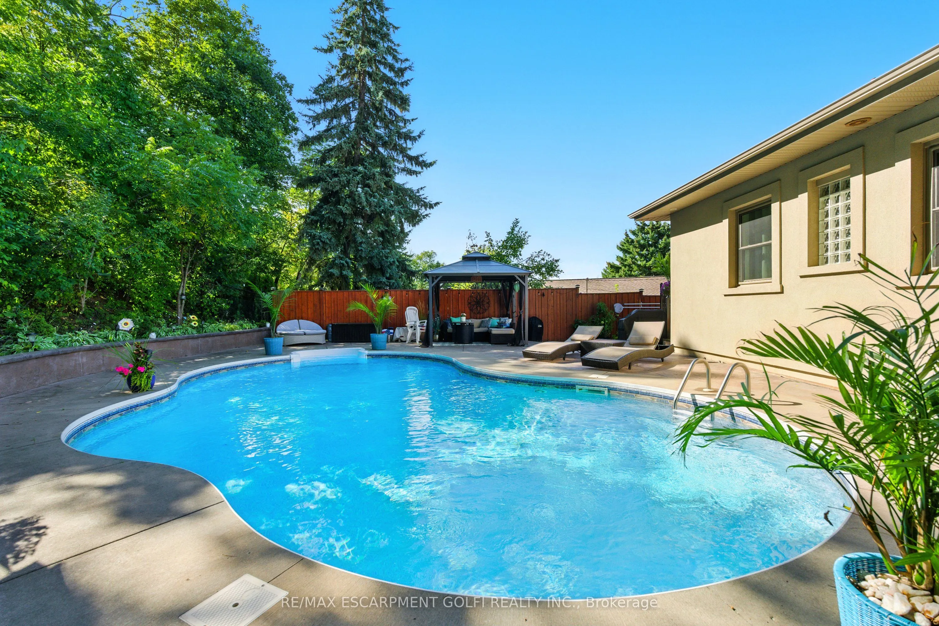 48 BRENTWOOD Drive