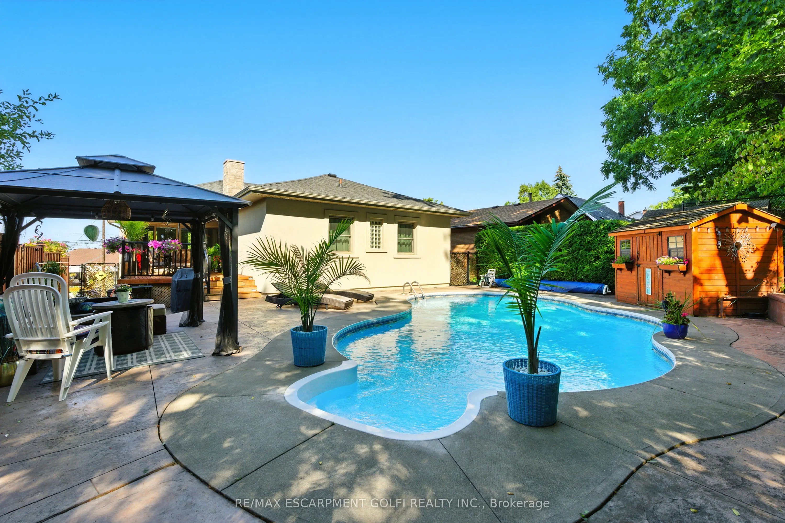 48 BRENTWOOD Drive