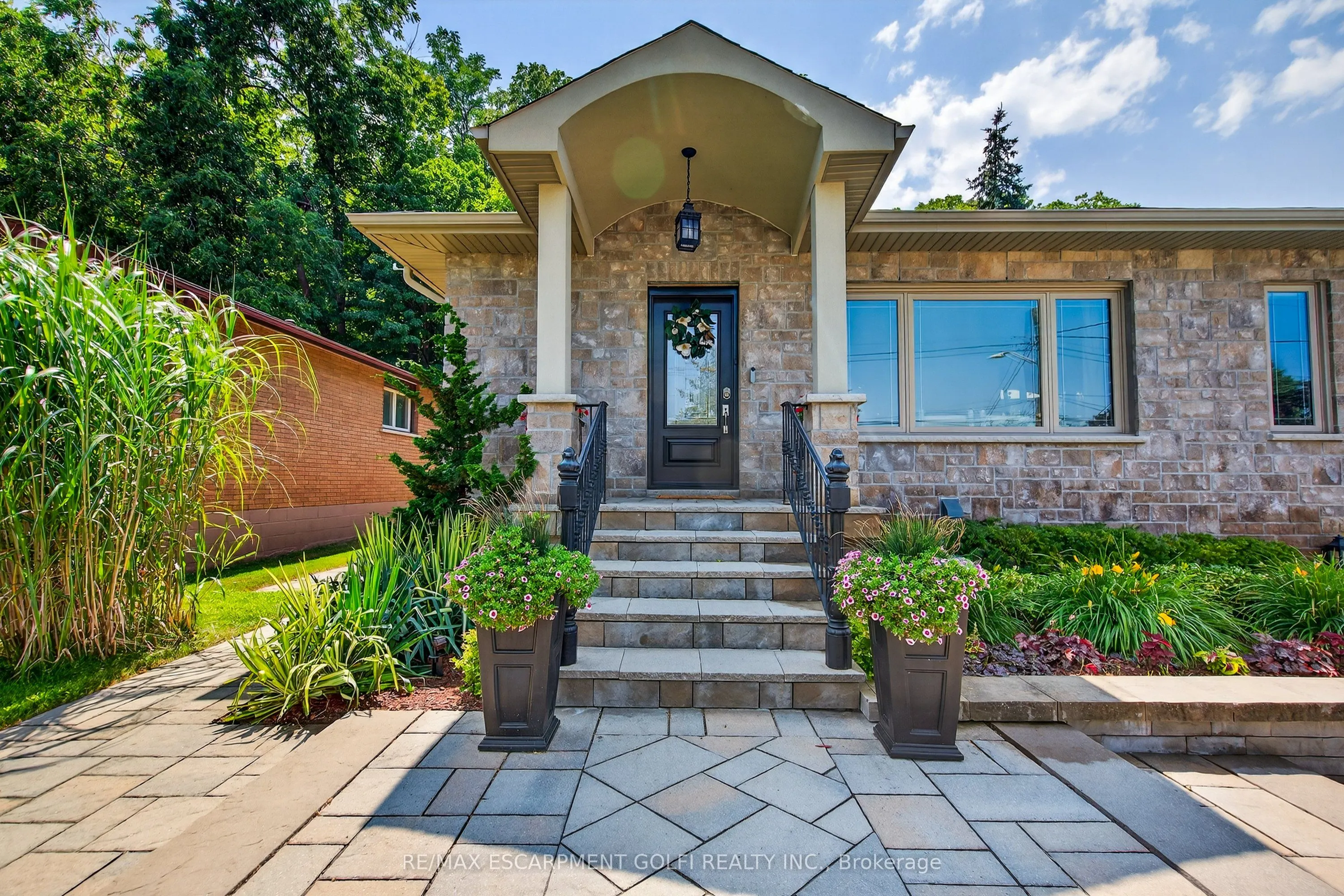 48 BRENTWOOD Drive
