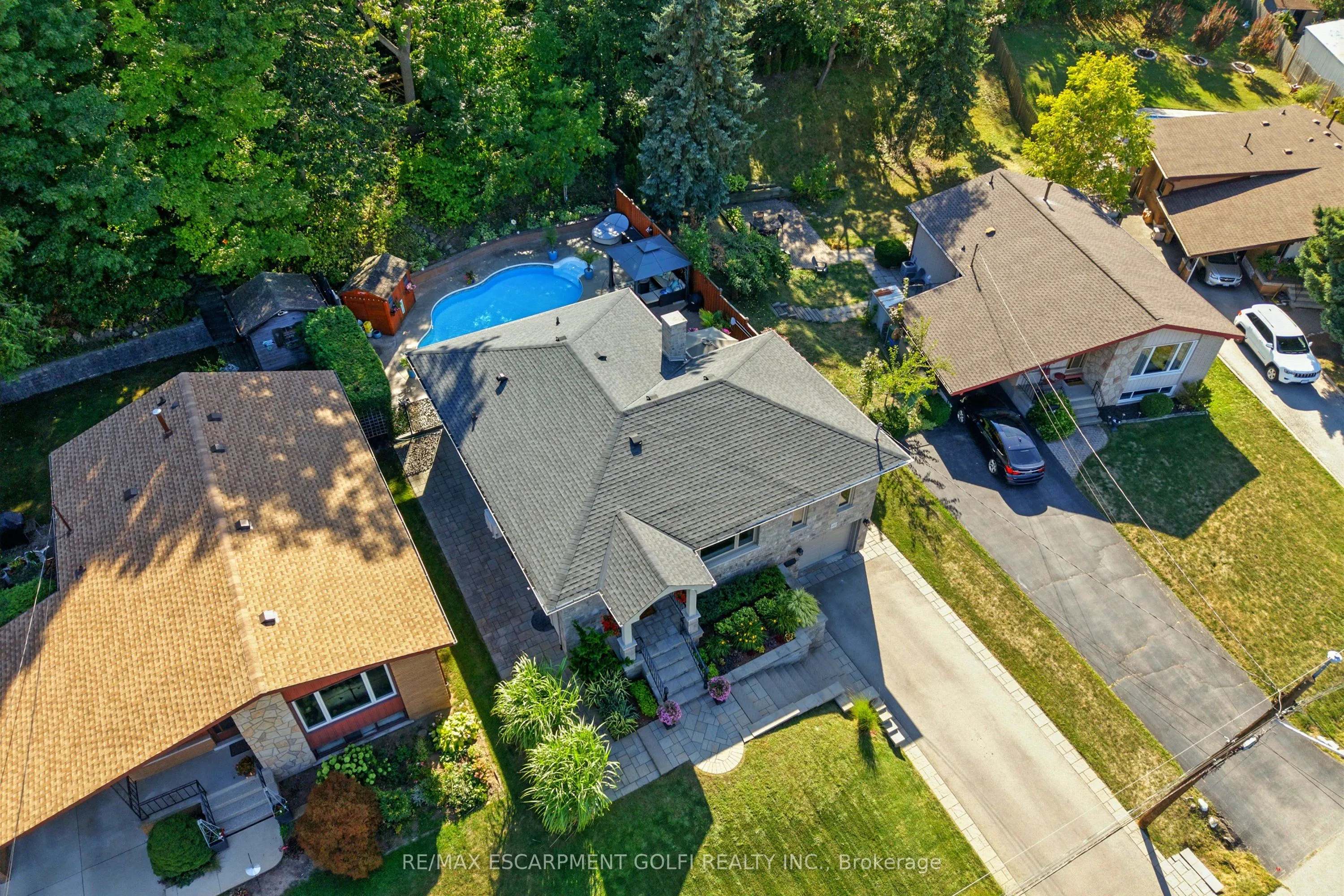 48 BRENTWOOD Drive