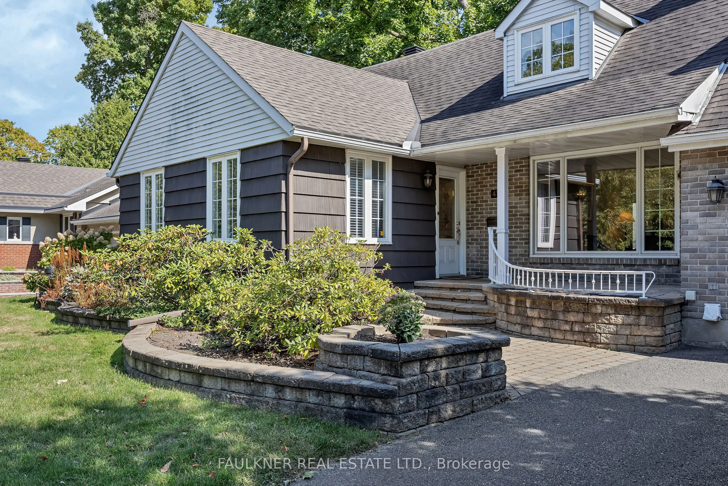 412 Thessaly Circle