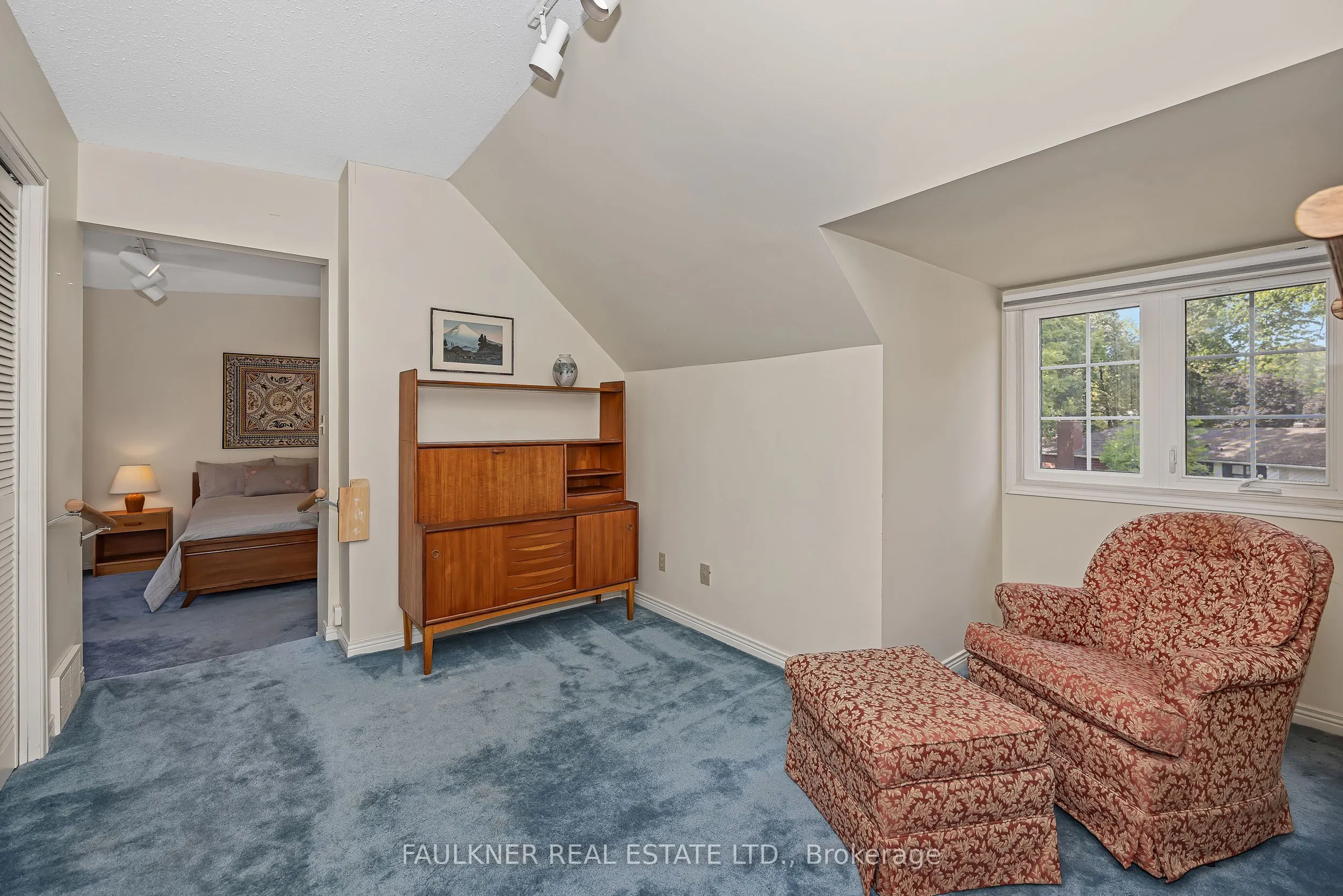 412 Thessaly Circle