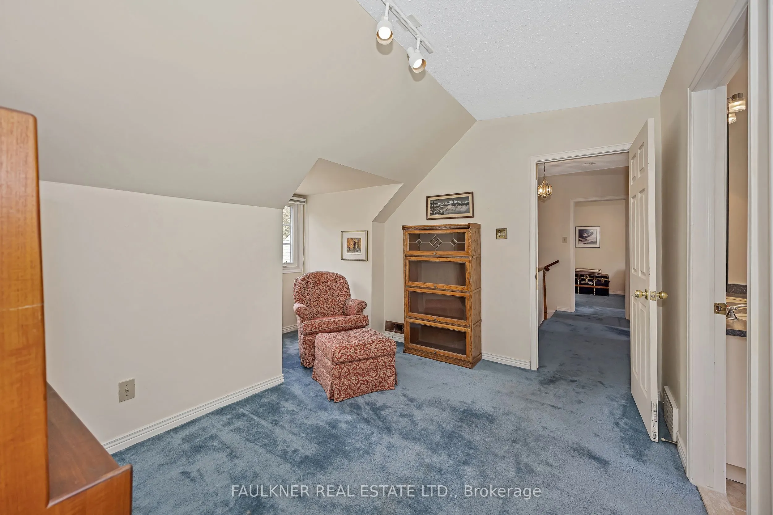 412 Thessaly Circle