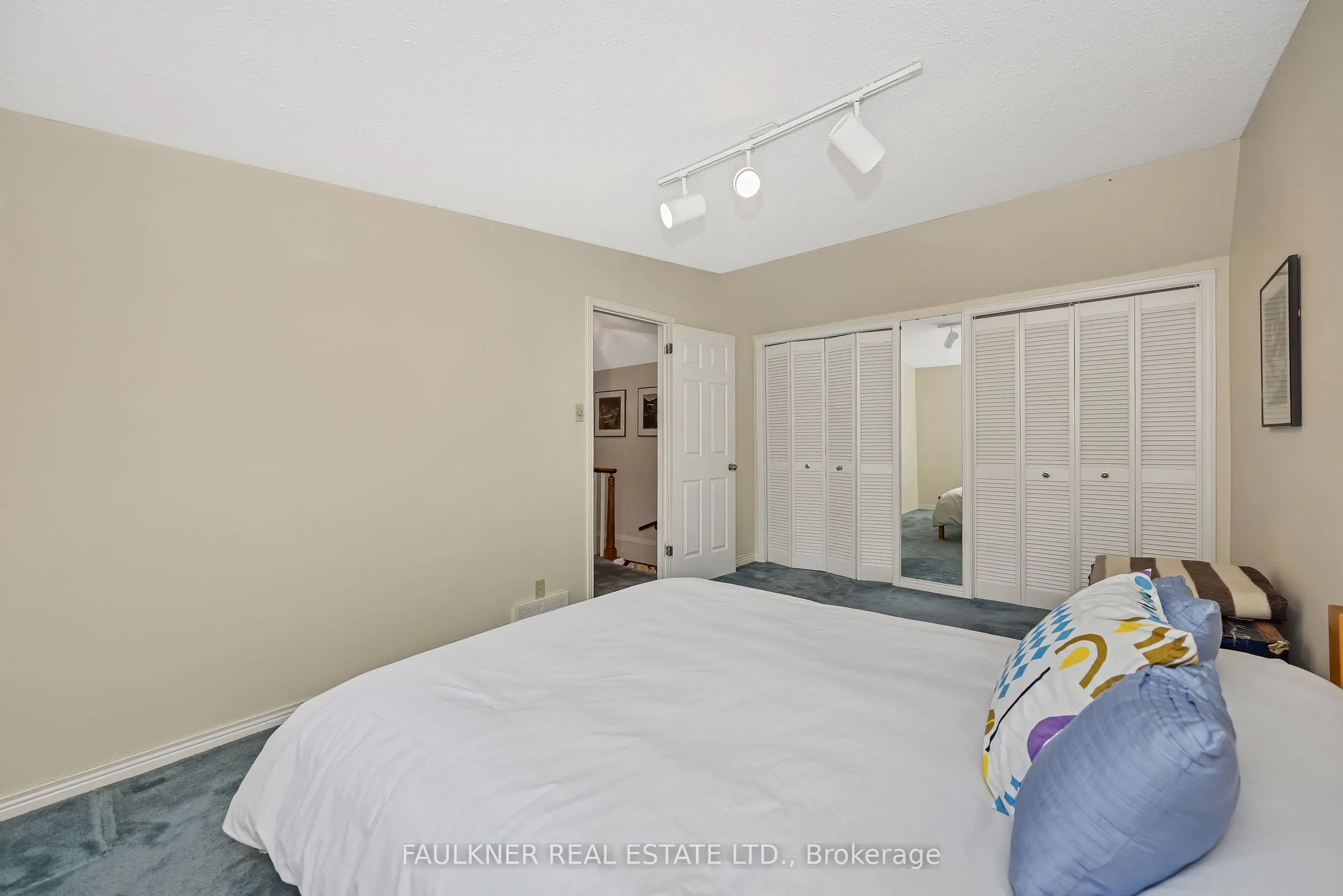 412 Thessaly Circle