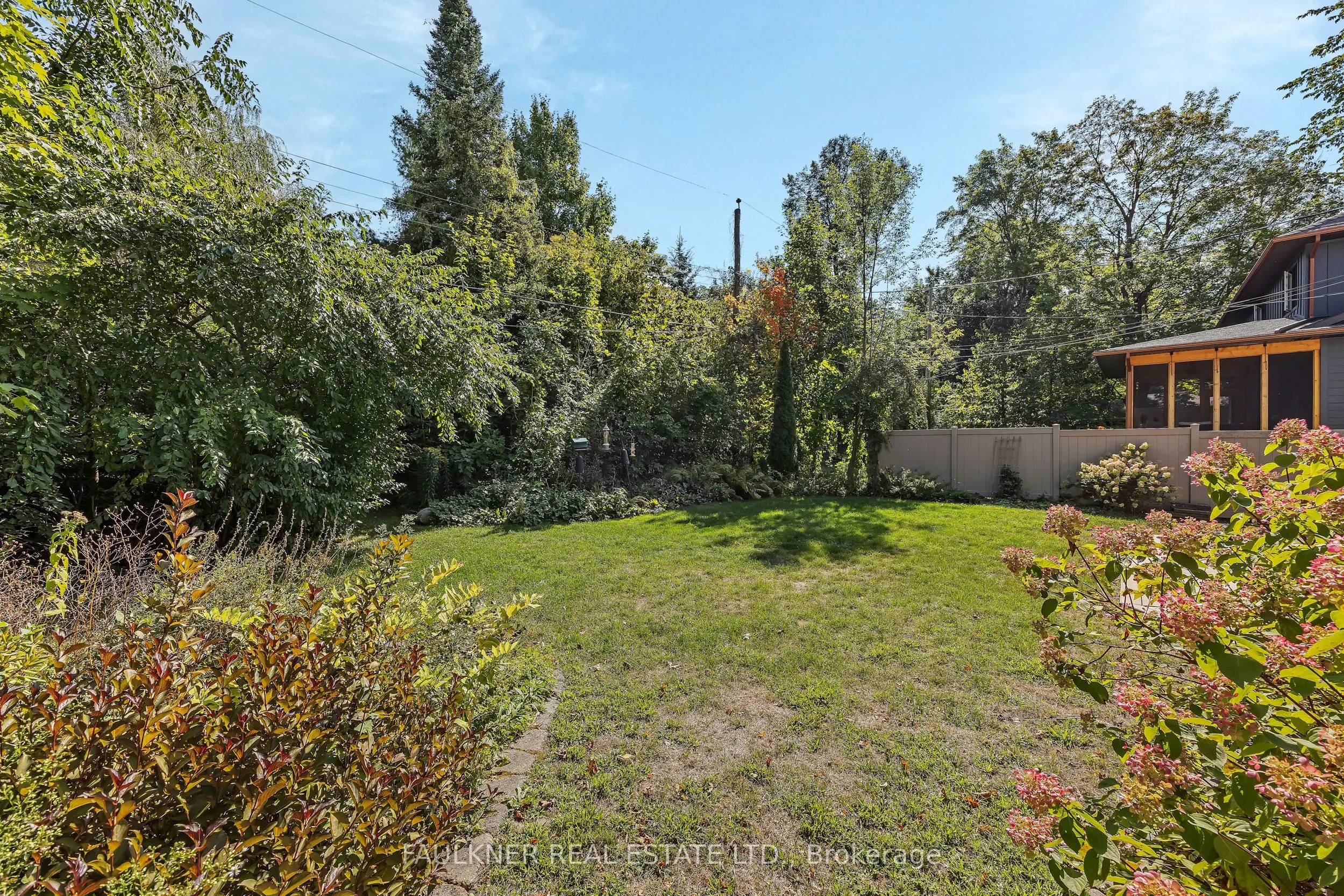 412 Thessaly Circle