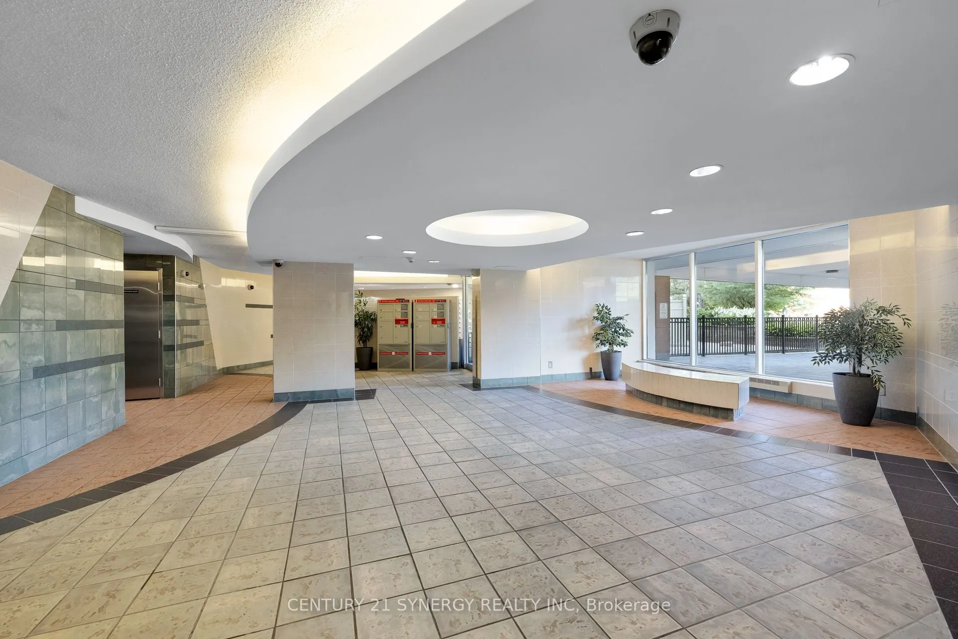 2000 Jasmine Crescent, #412