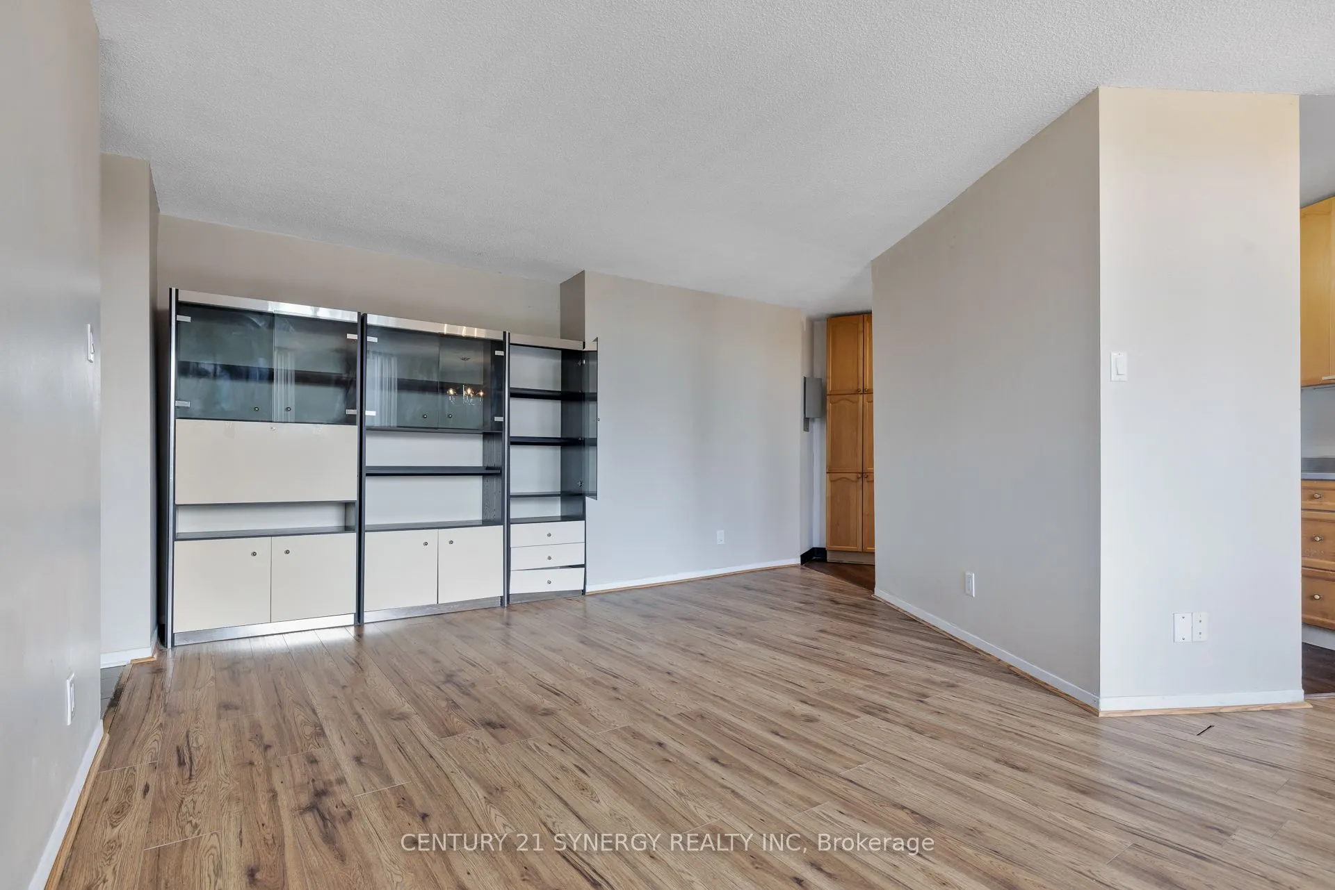 2000 Jasmine Crescent, #412