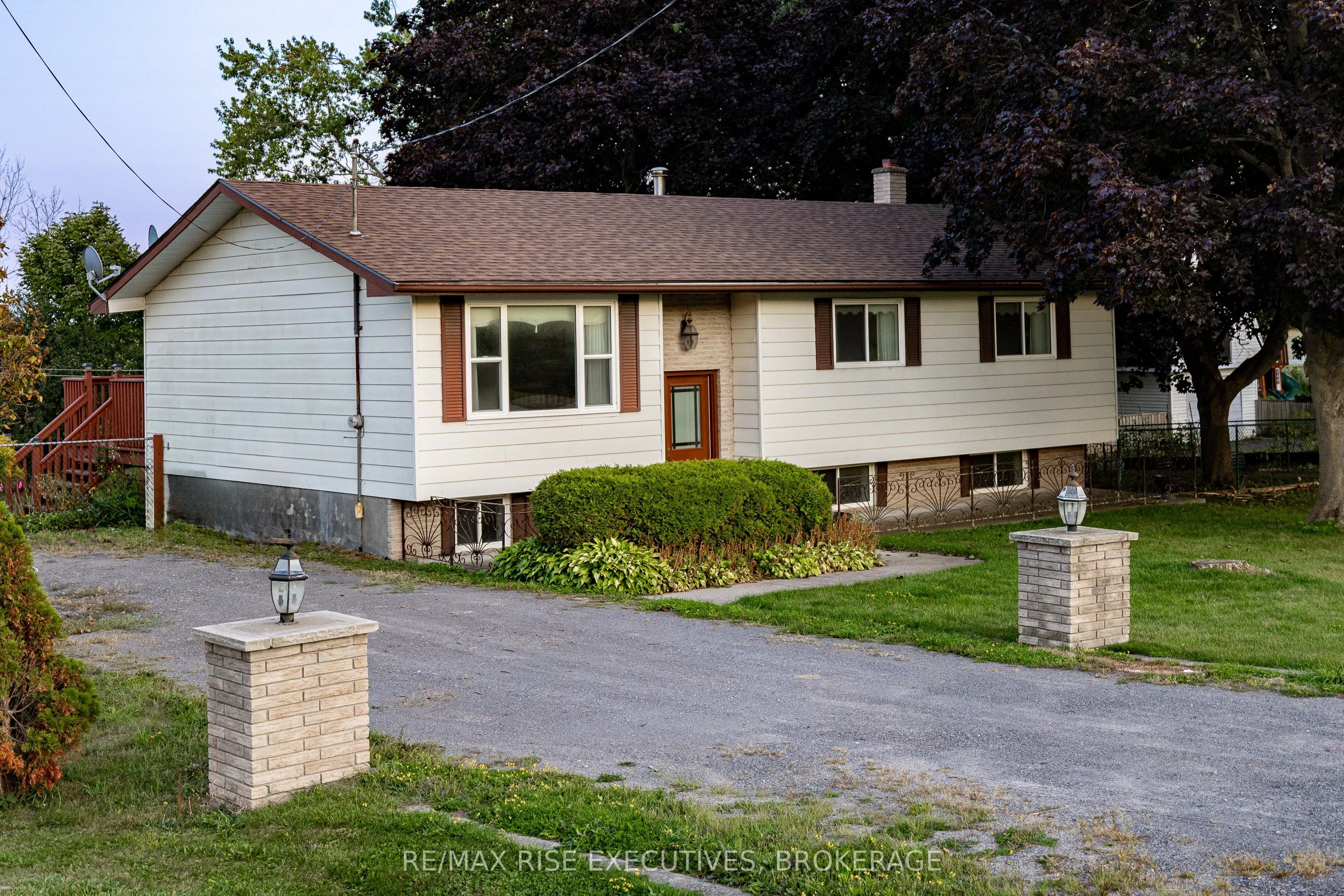 2212 Battersea Road