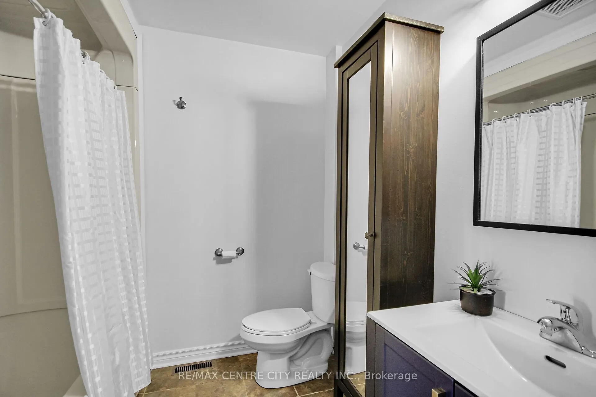 3000/2980 Roger Stevens Drive