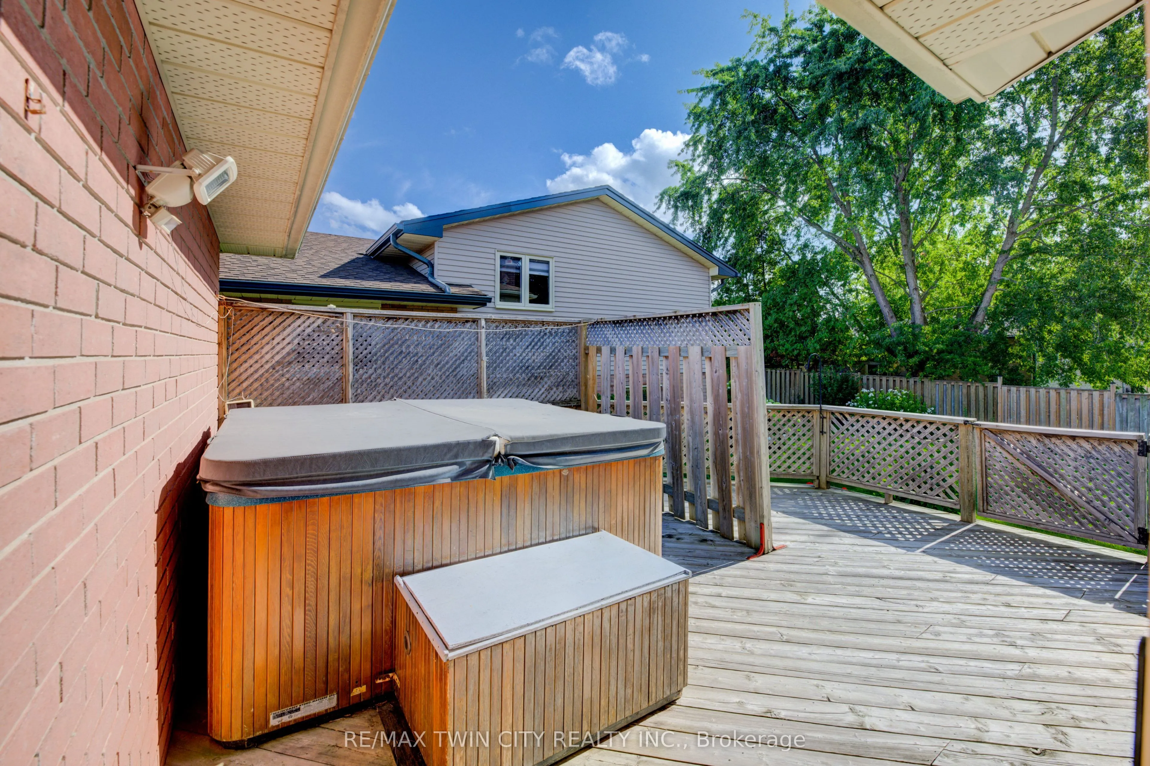 489 Northlake Drive