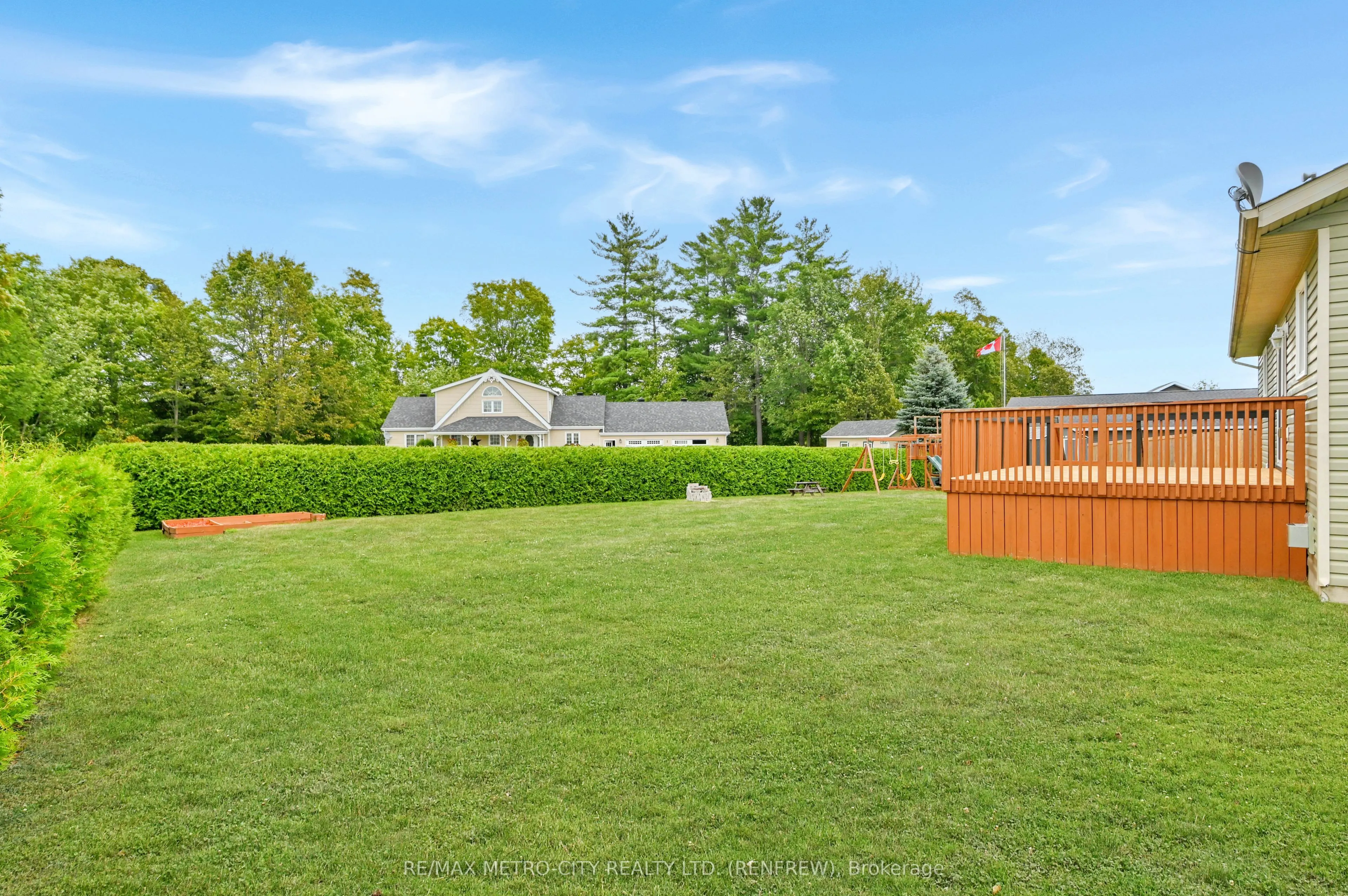 35 Lakeridge Trail
