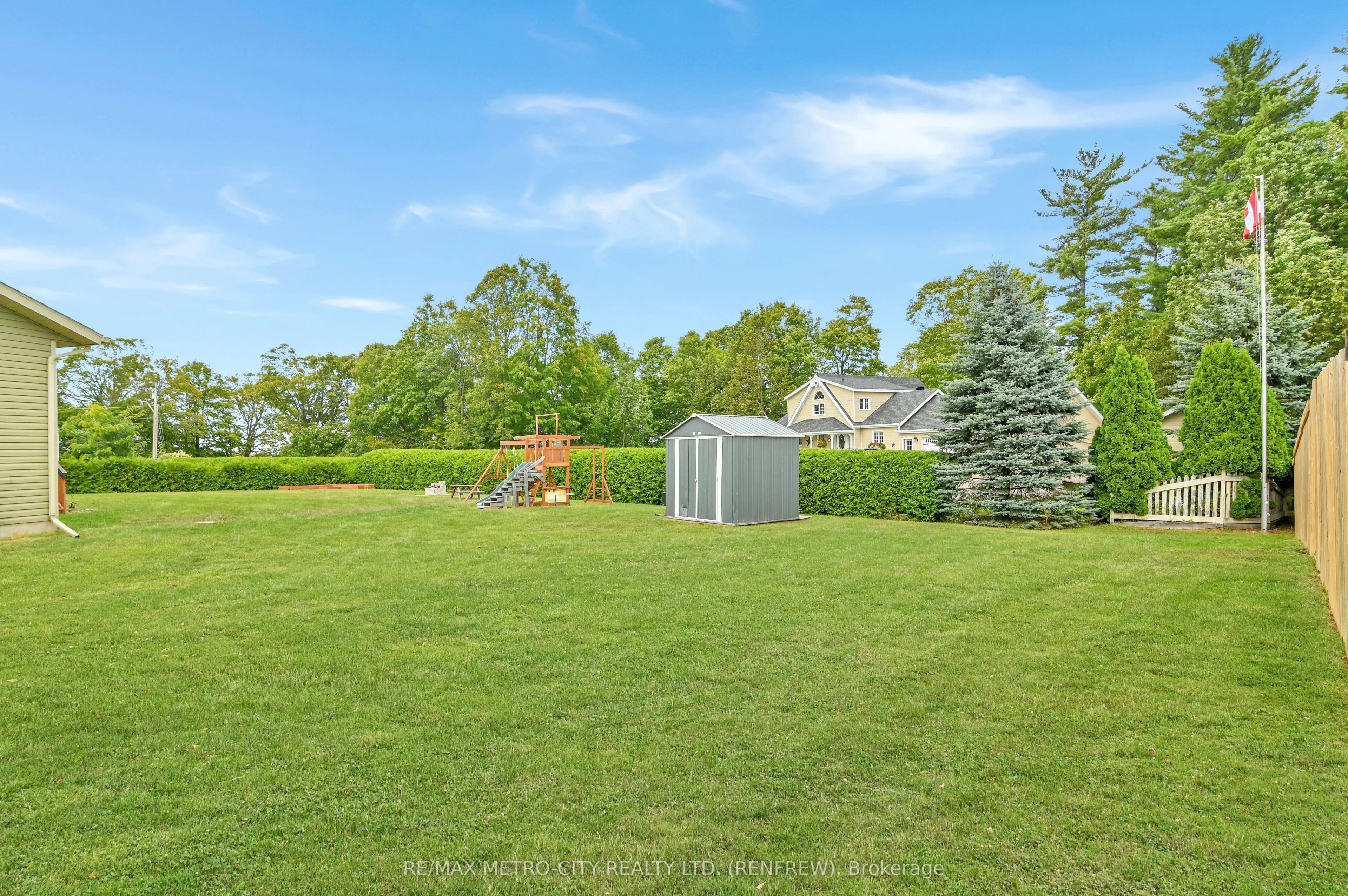 35 Lakeridge Trail