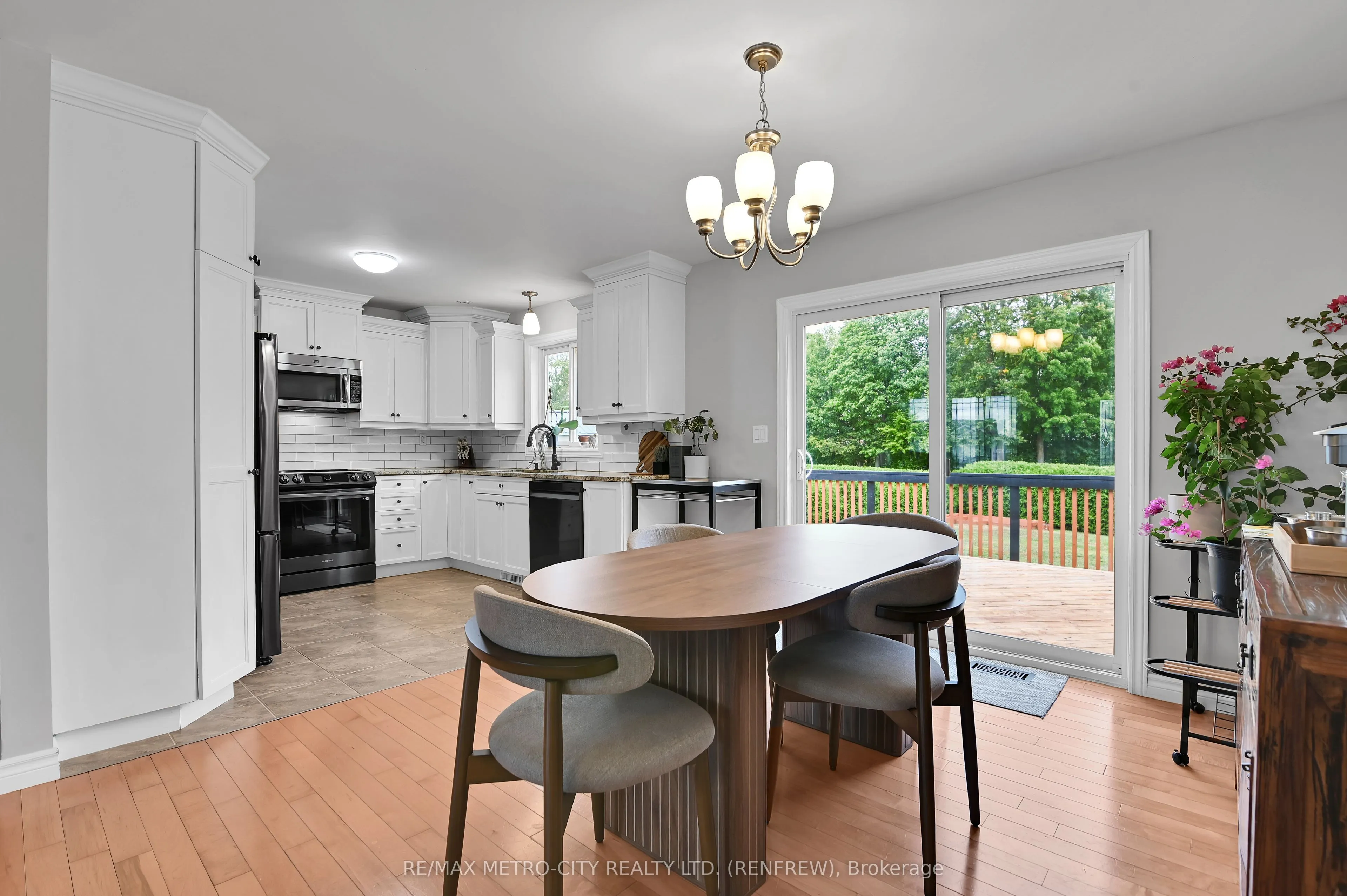 35 Lakeridge Trail