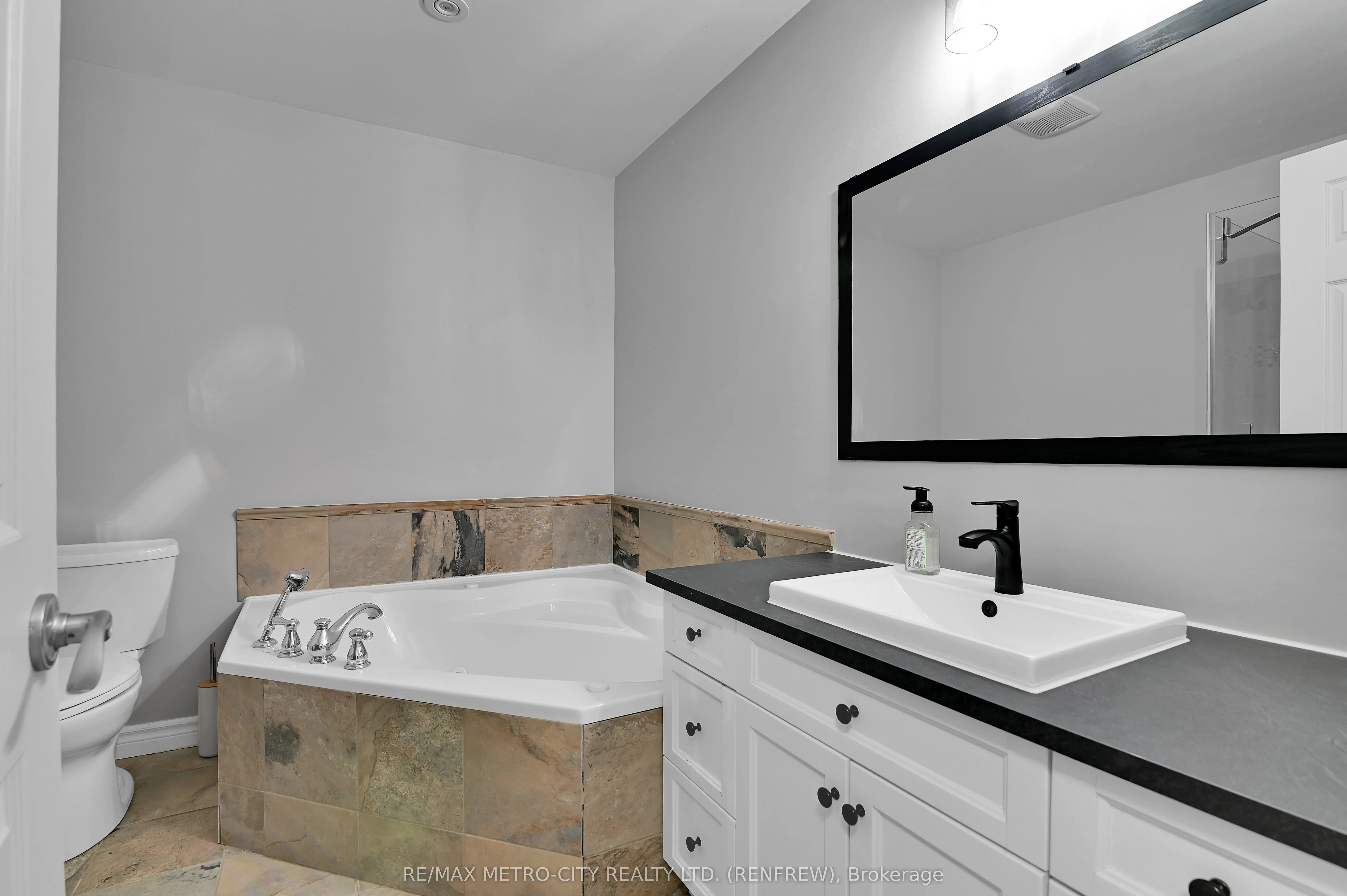 35 Lakeridge Trail