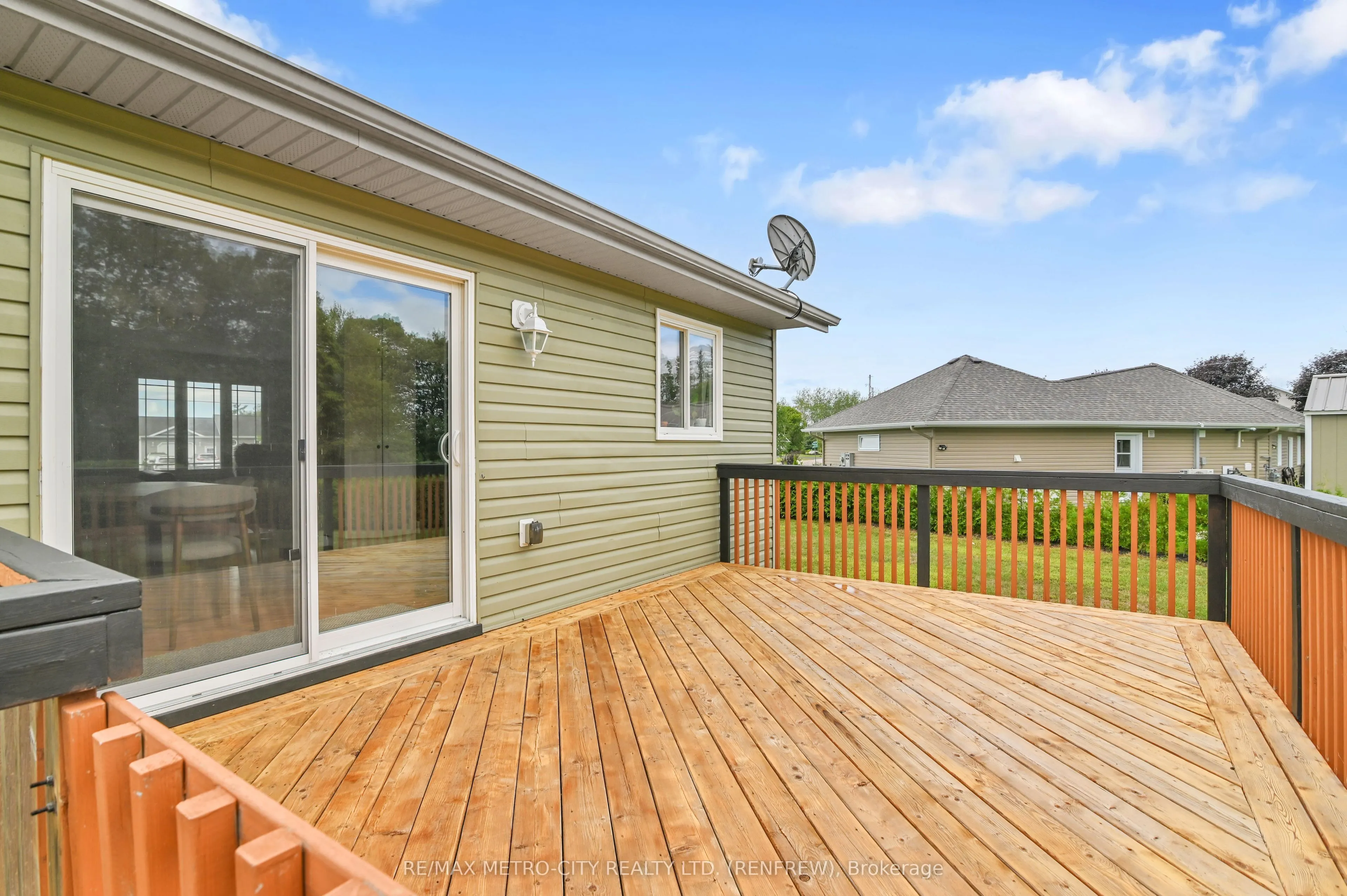 35 Lakeridge Trail