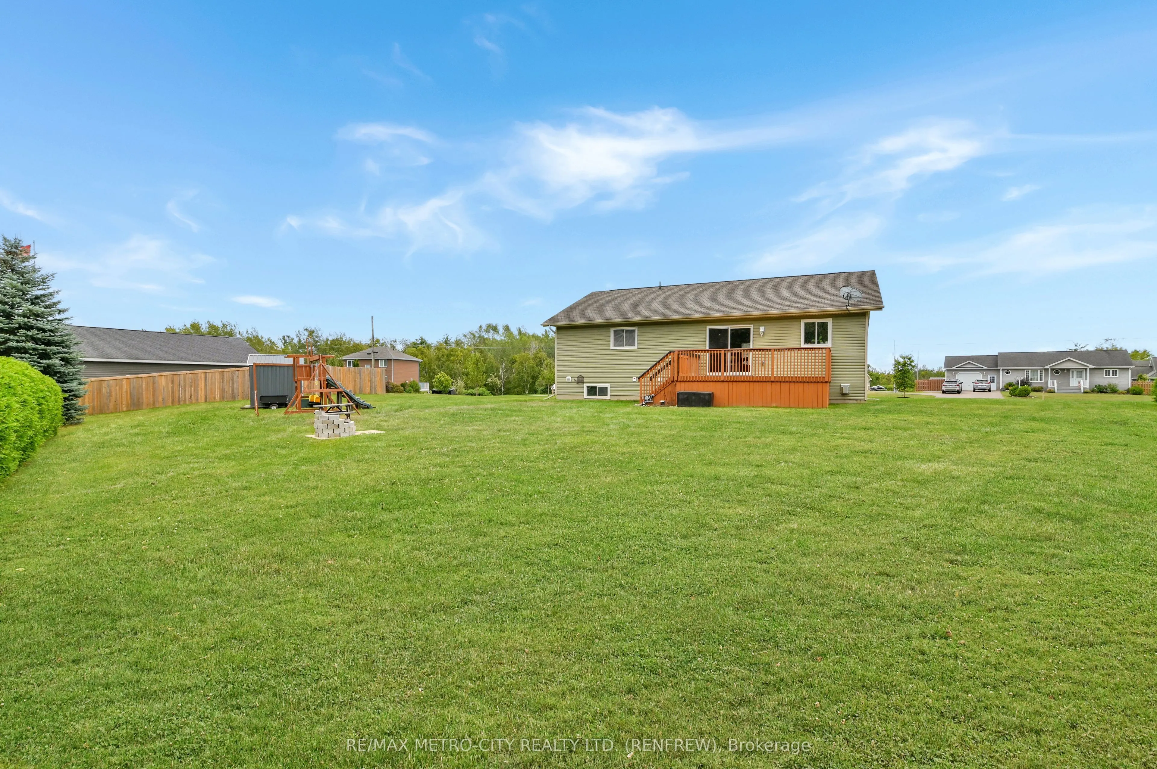35 Lakeridge Trail