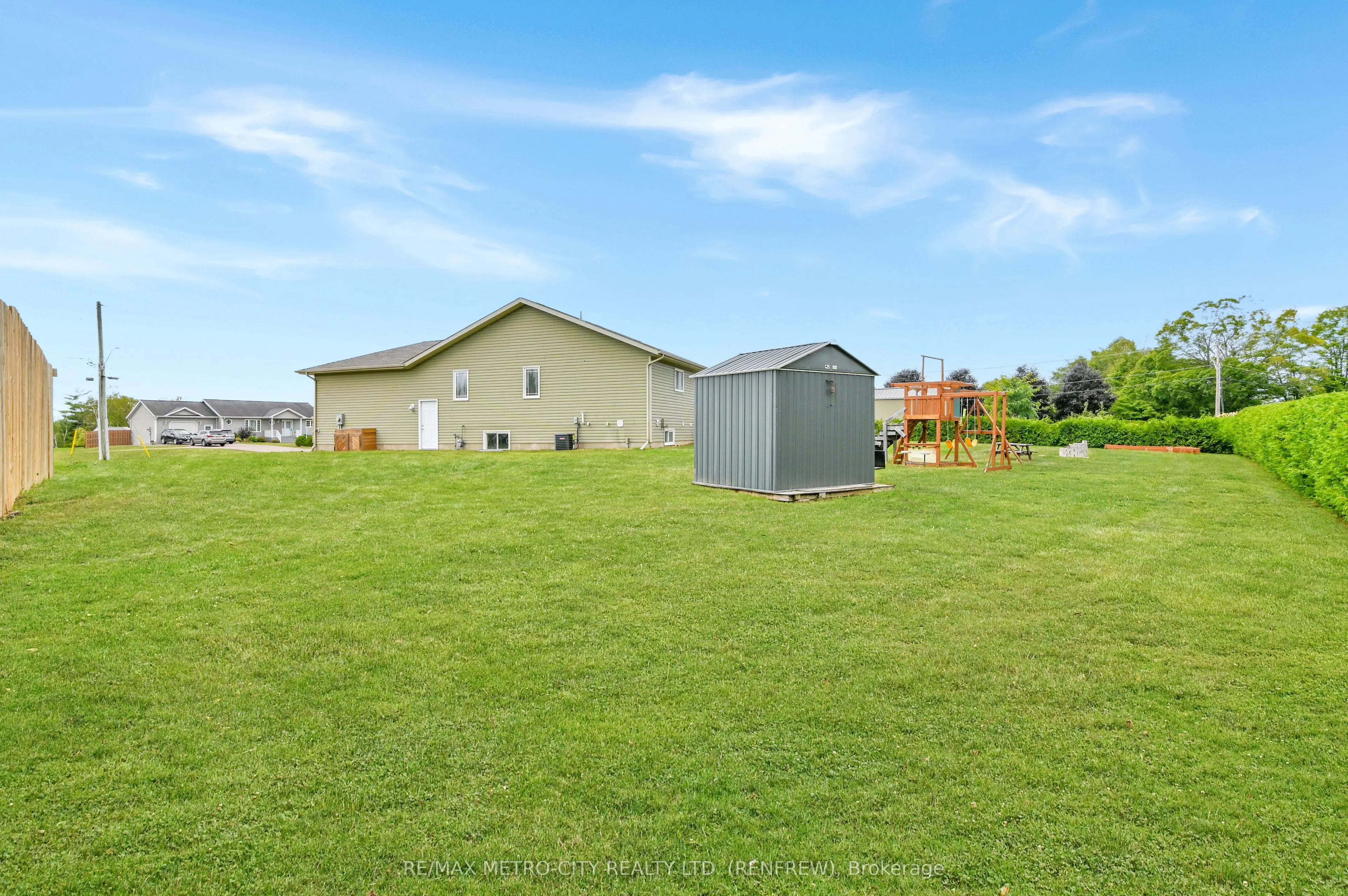 35 Lakeridge Trail