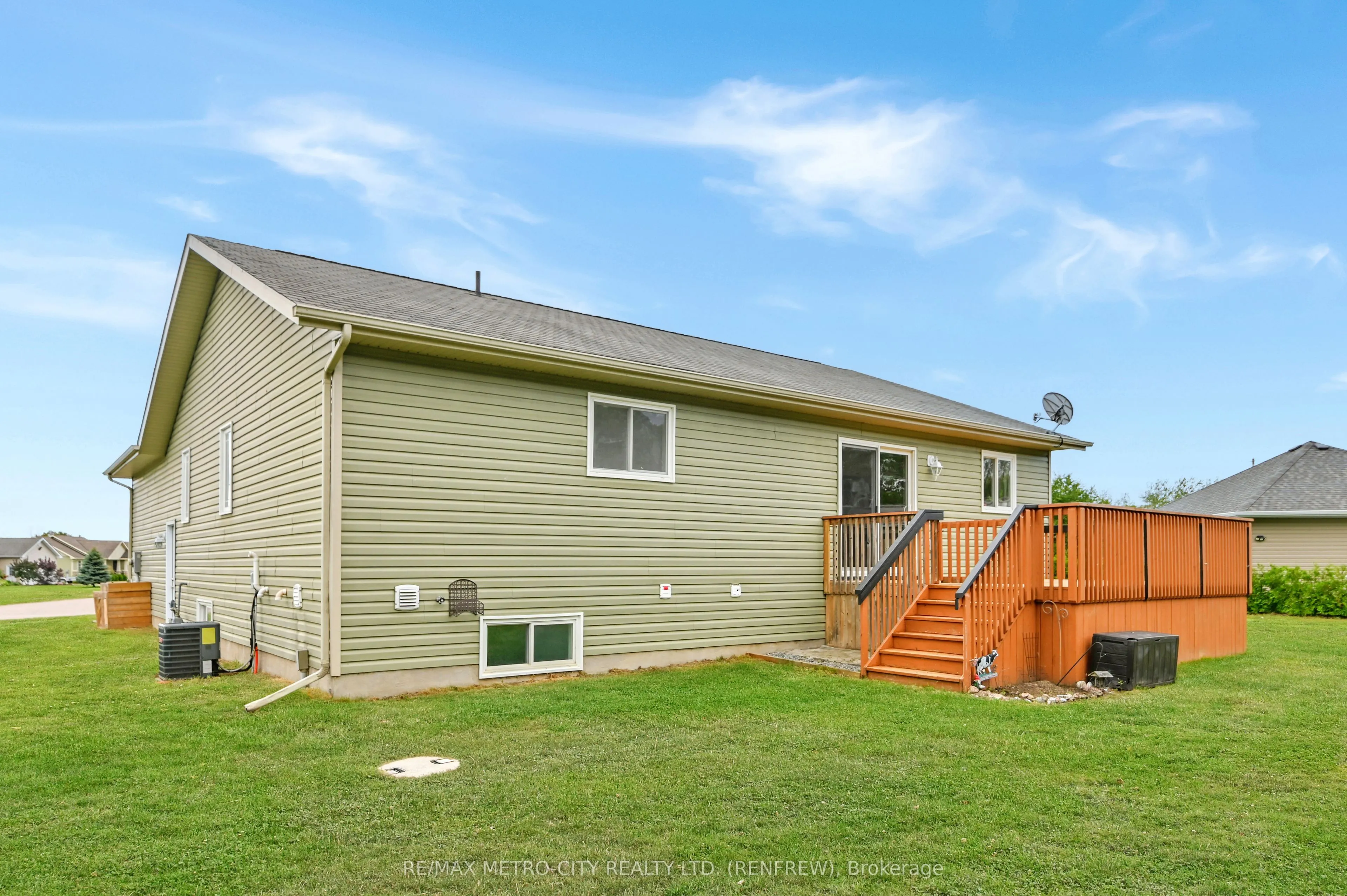 35 Lakeridge Trail