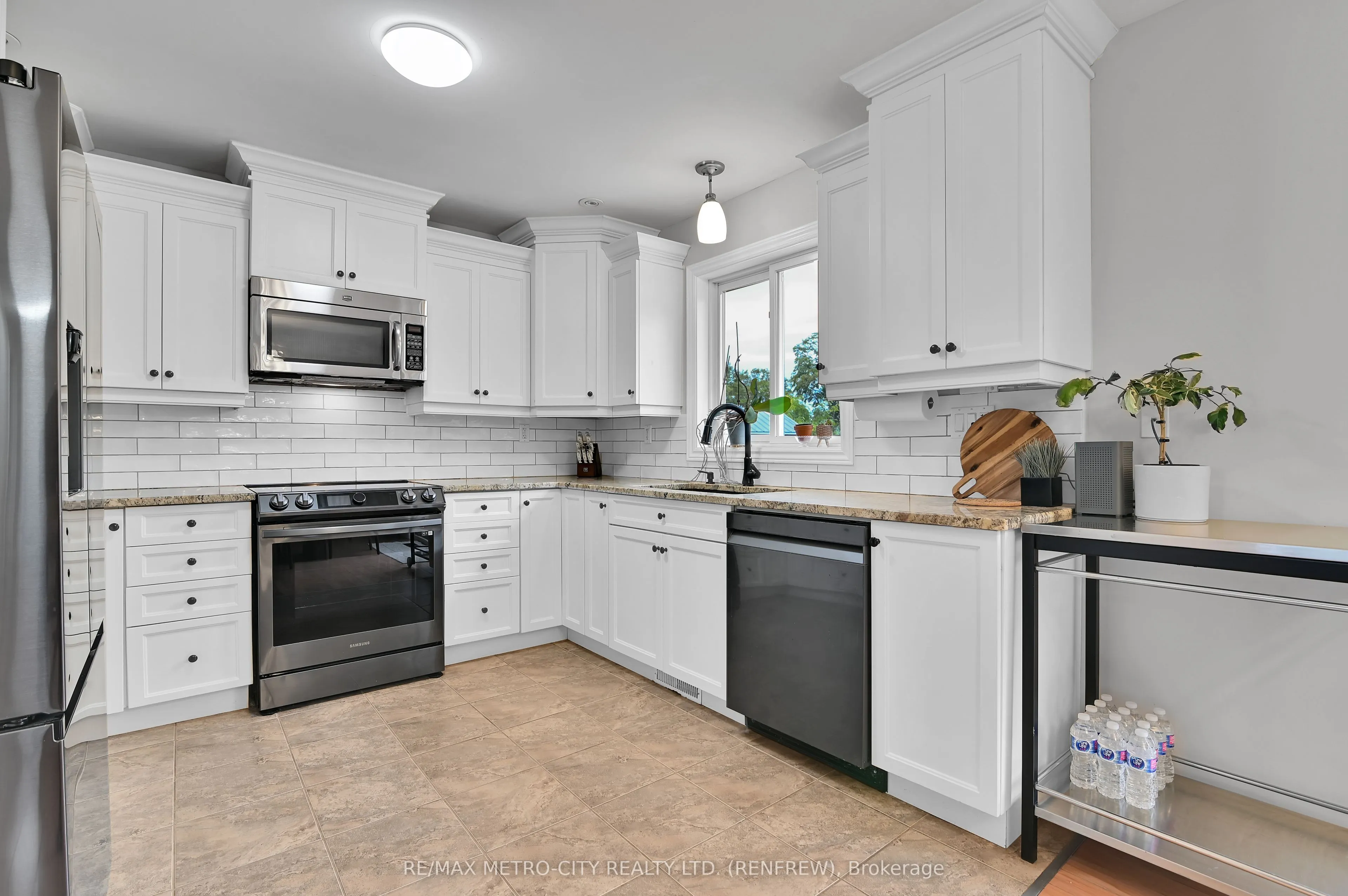 35 Lakeridge Trail
