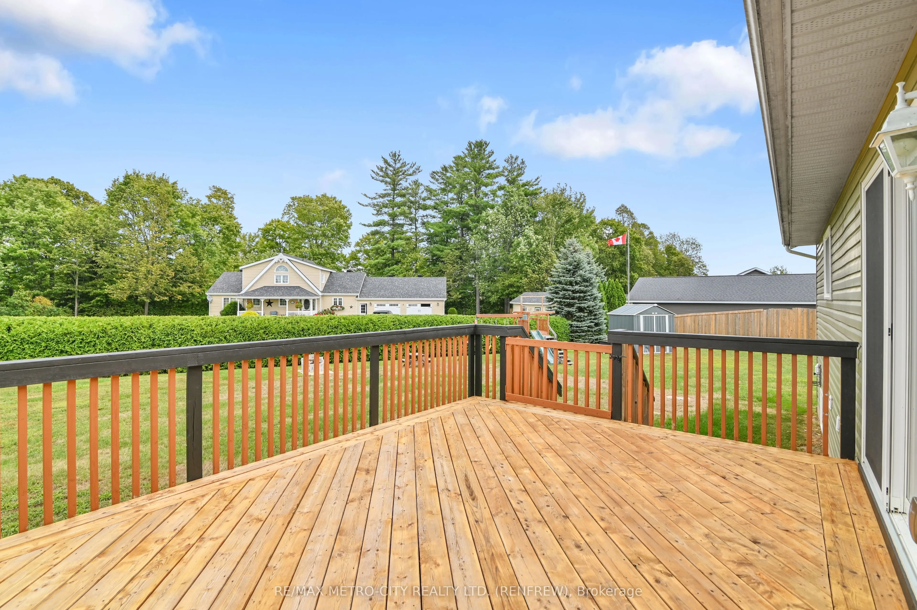 35 Lakeridge Trail