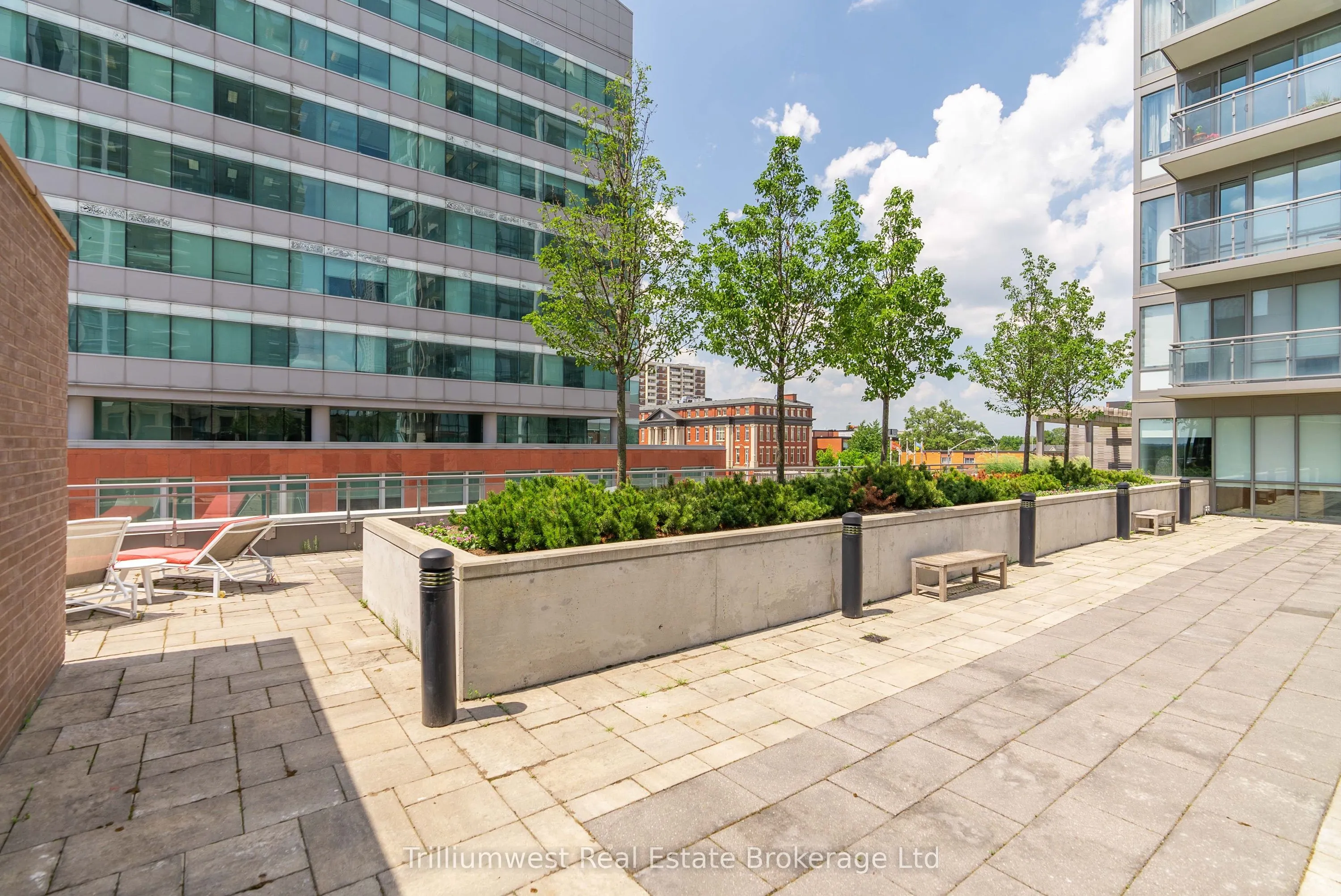 85 Duke Street W, #209