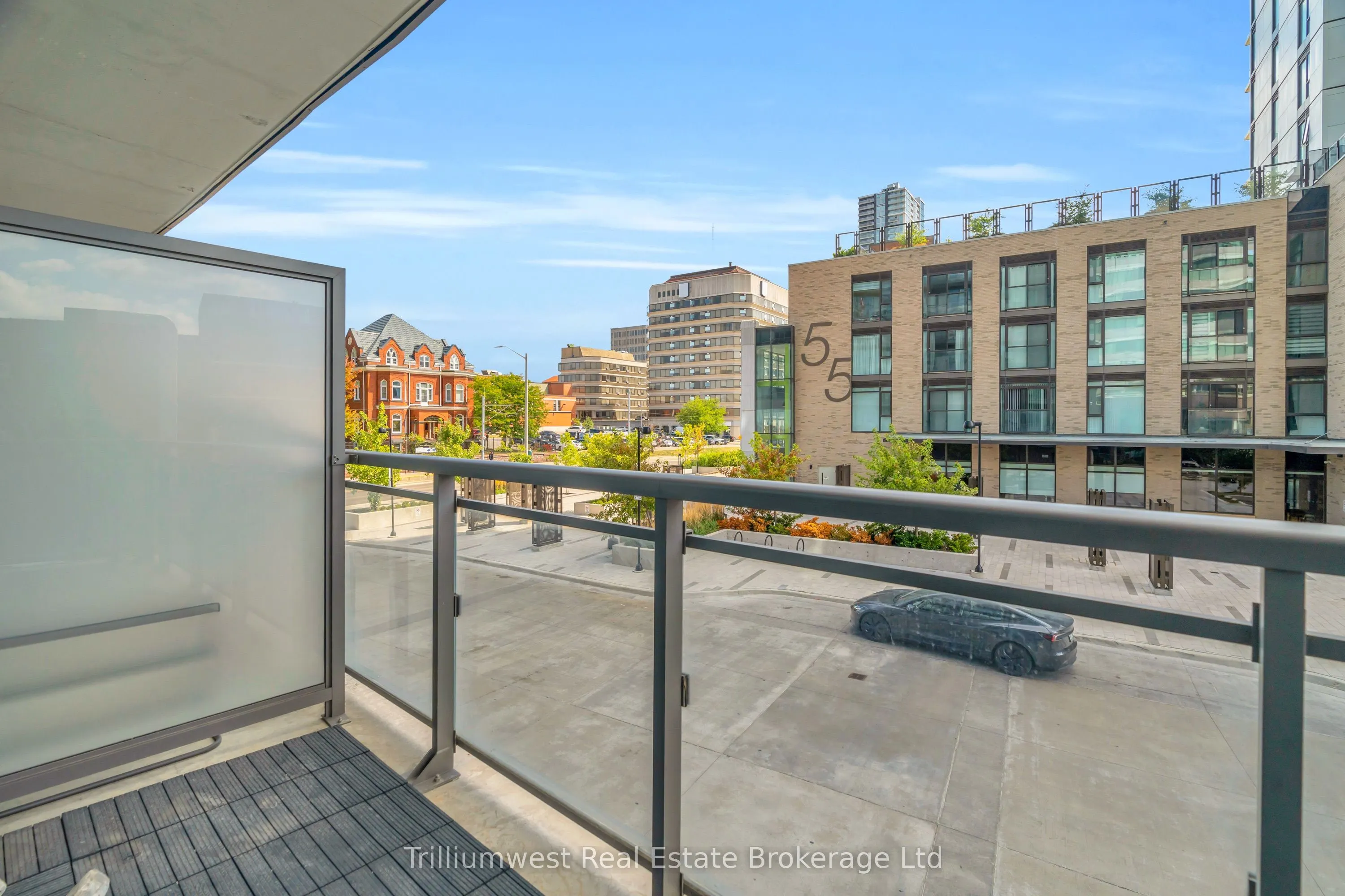 85 Duke Street W, #209