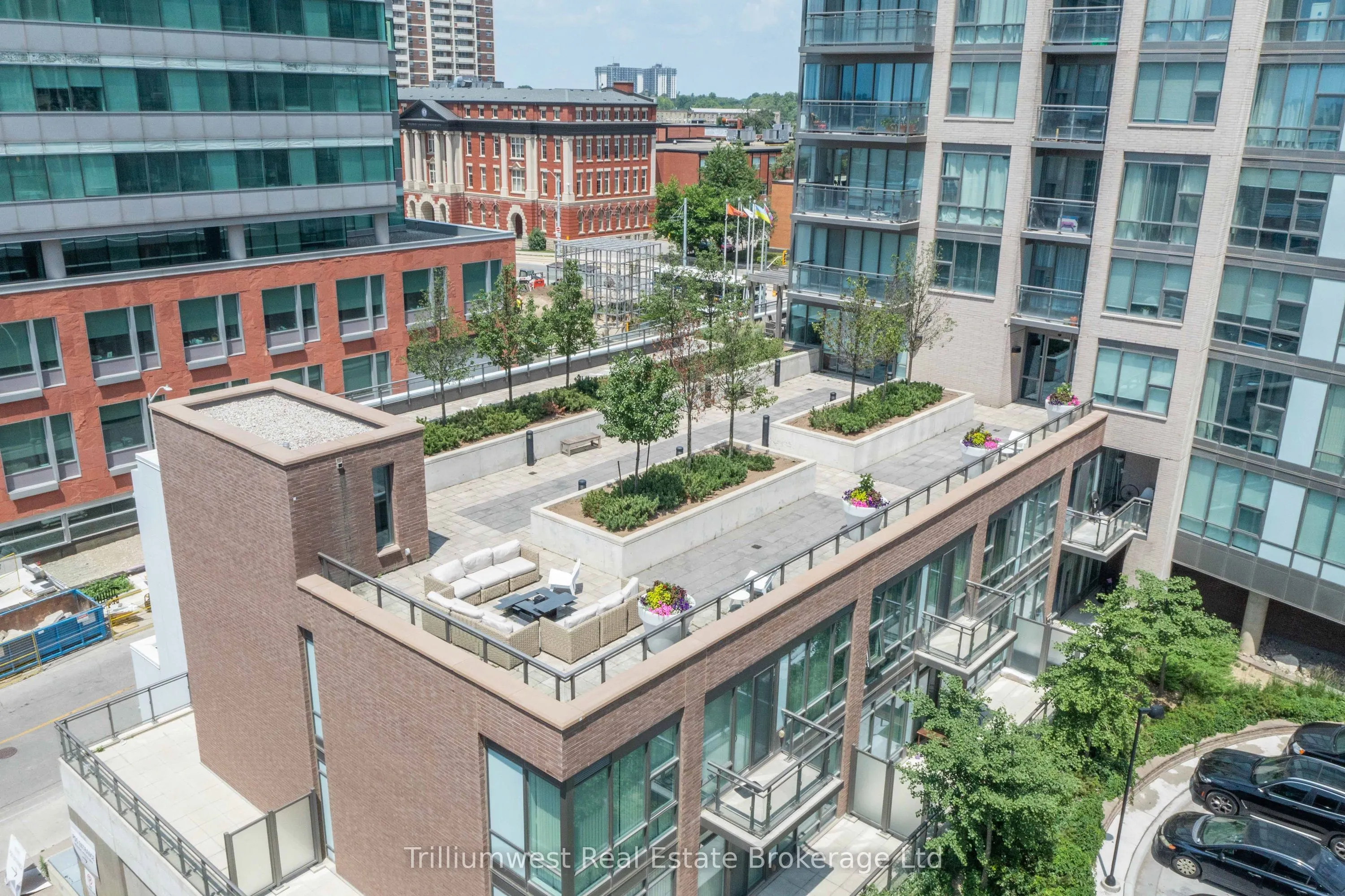 85 Duke Street W, #209