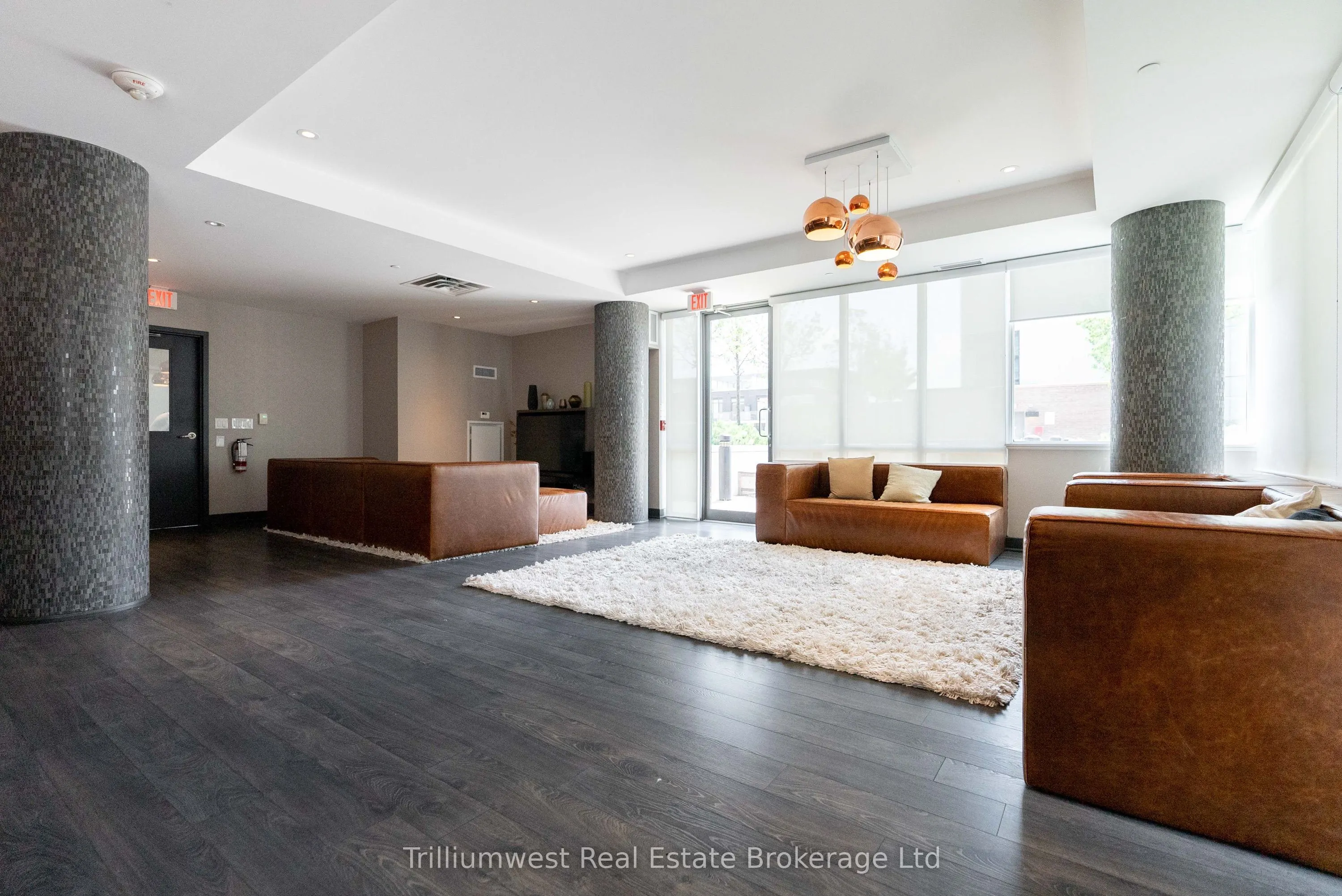 85 Duke Street W, #209