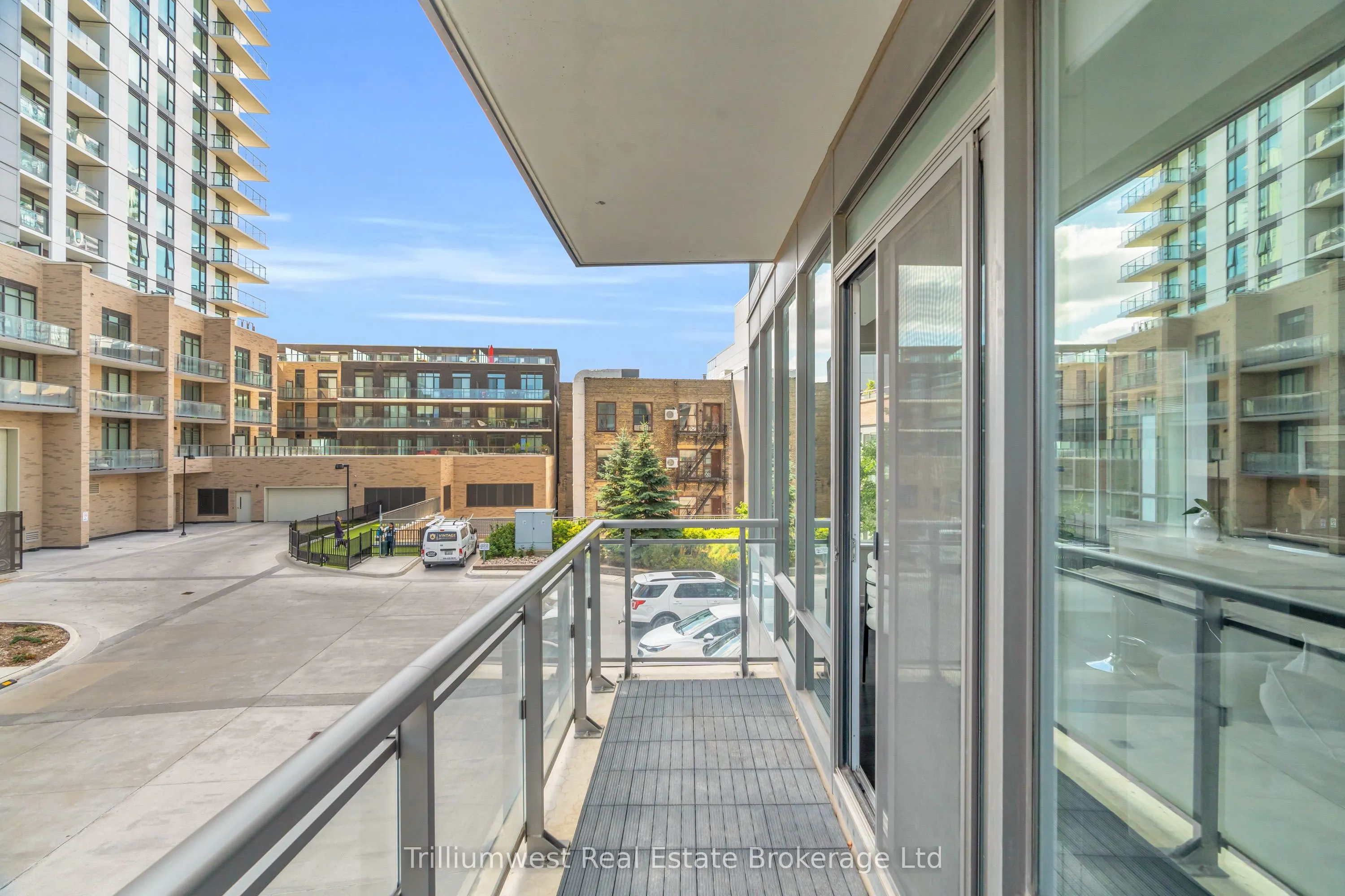 85 Duke Street W, #209