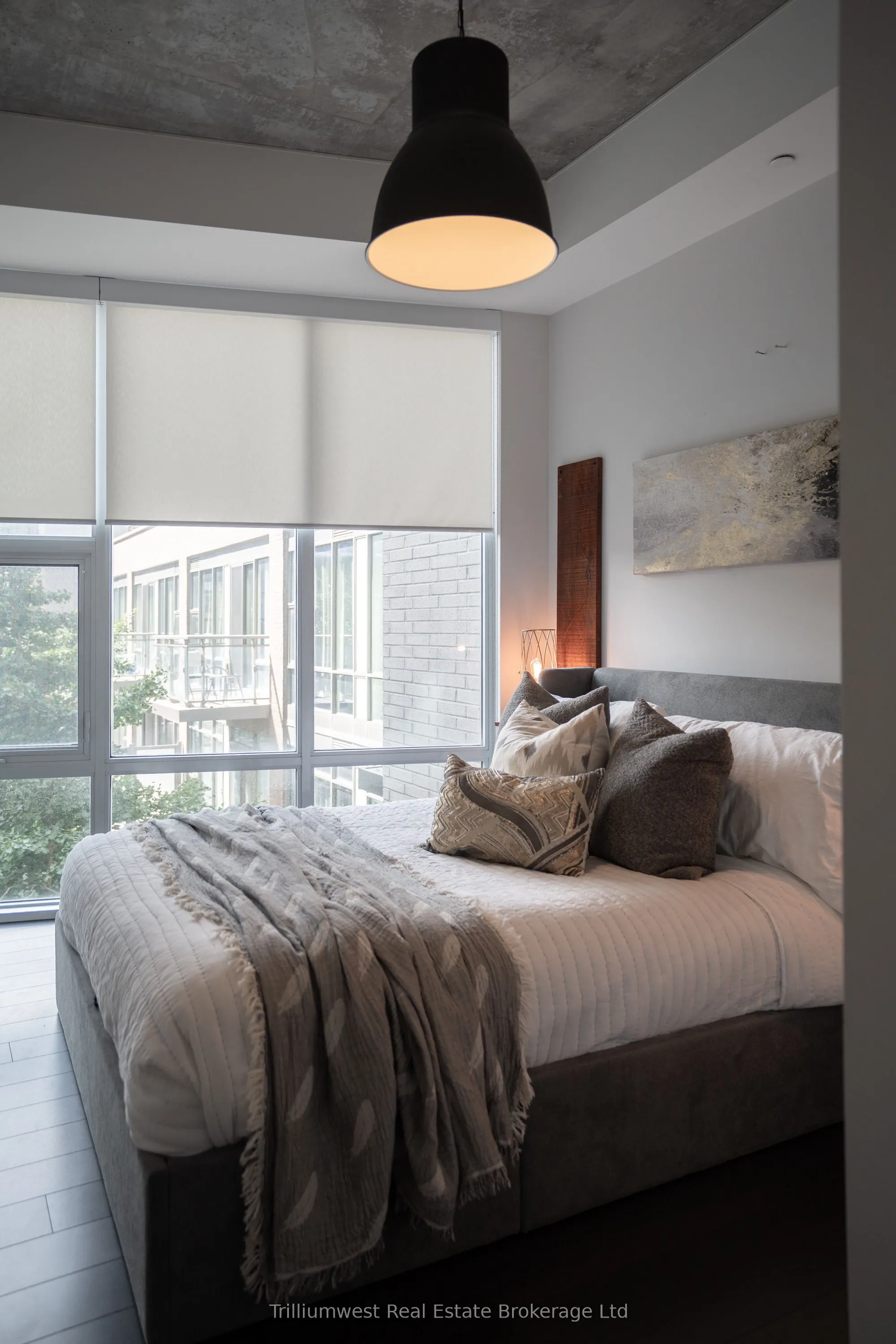 85 Duke Street W, #209