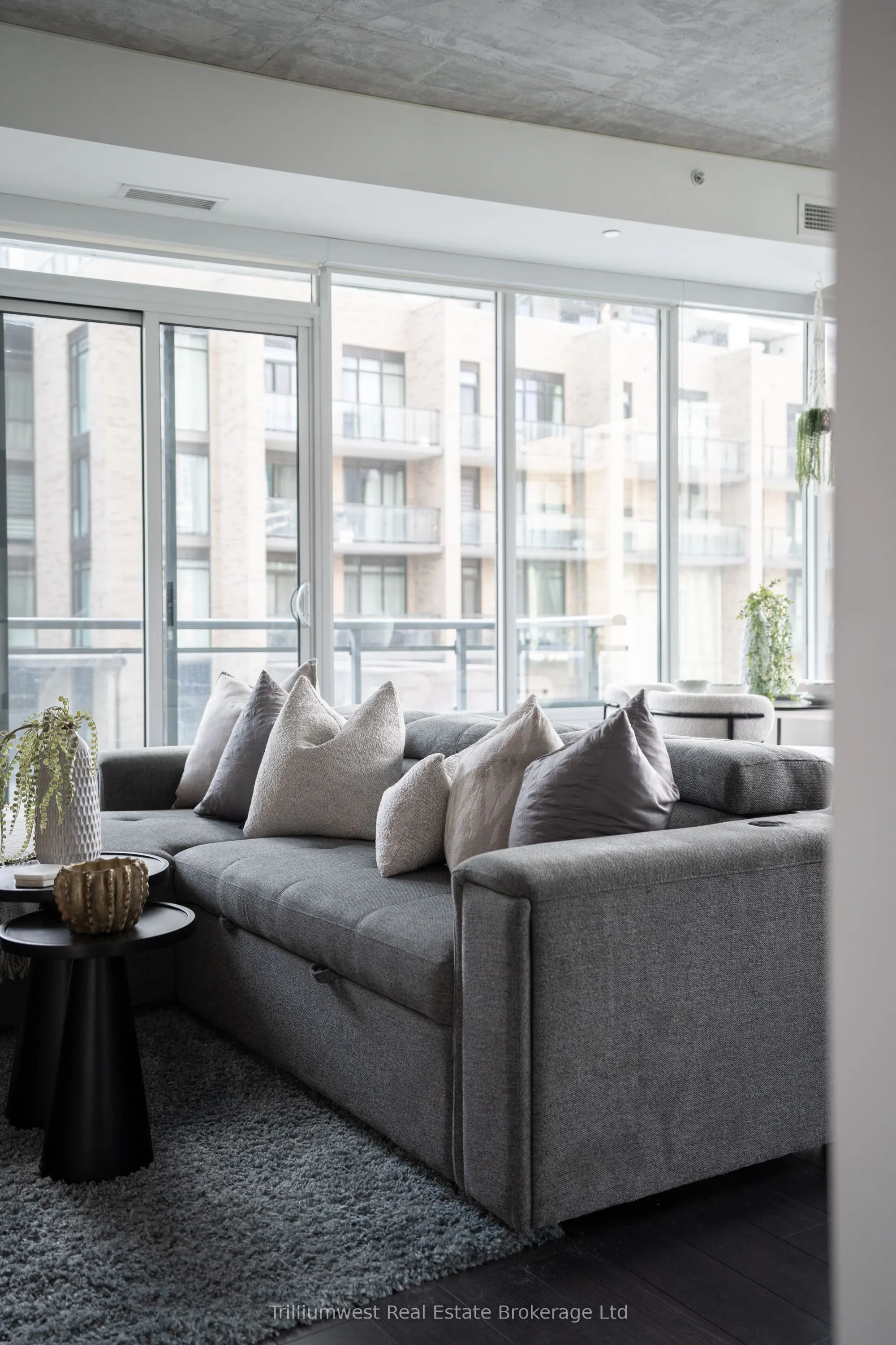 85 Duke Street W, #209