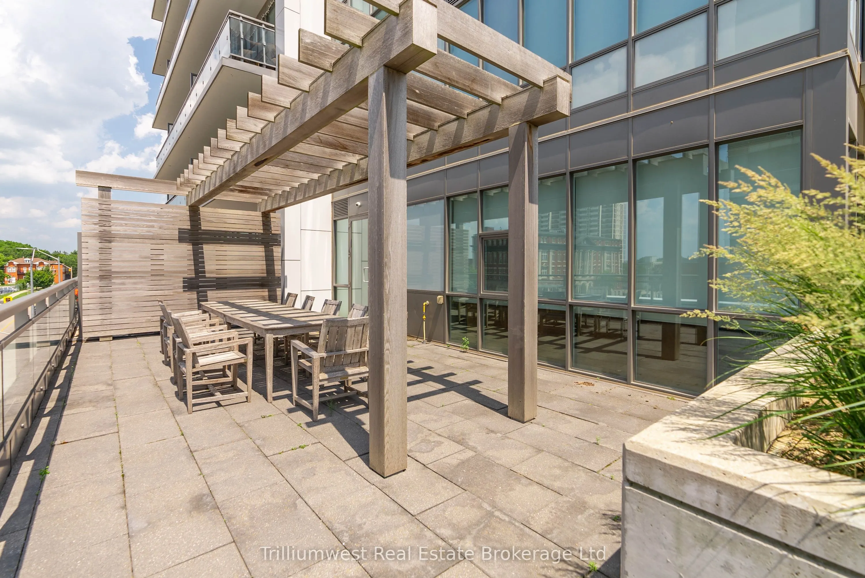 85 Duke Street W, #209
