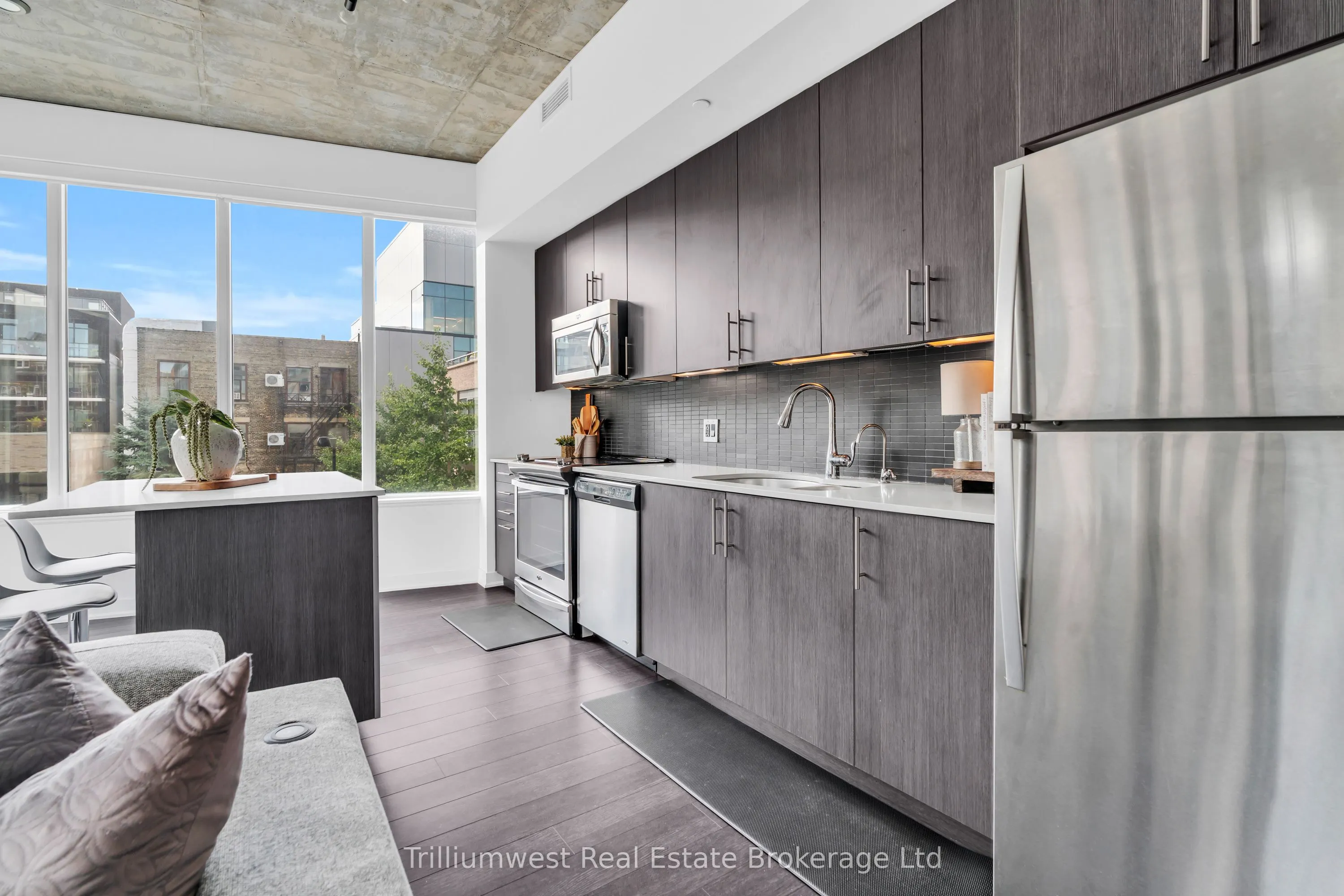 85 Duke Street W, #209