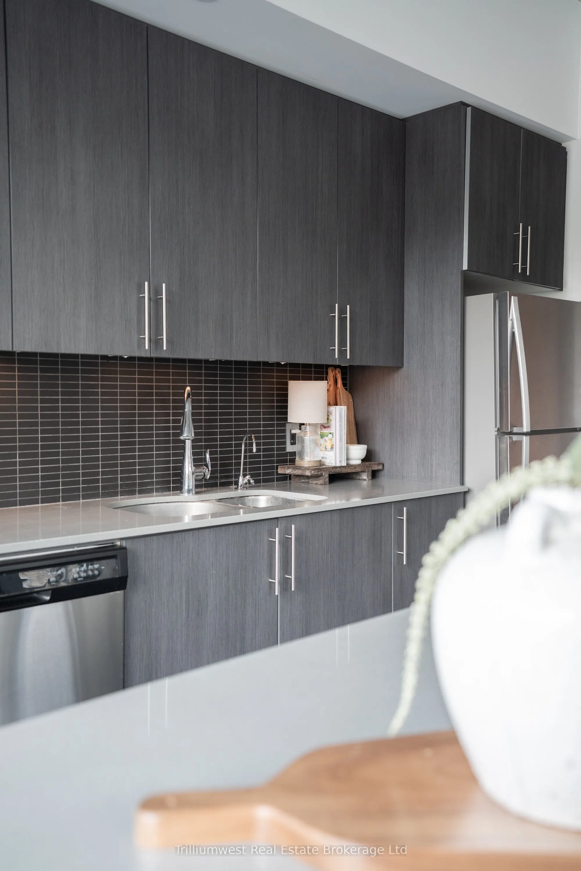 85 Duke Street W, #209
