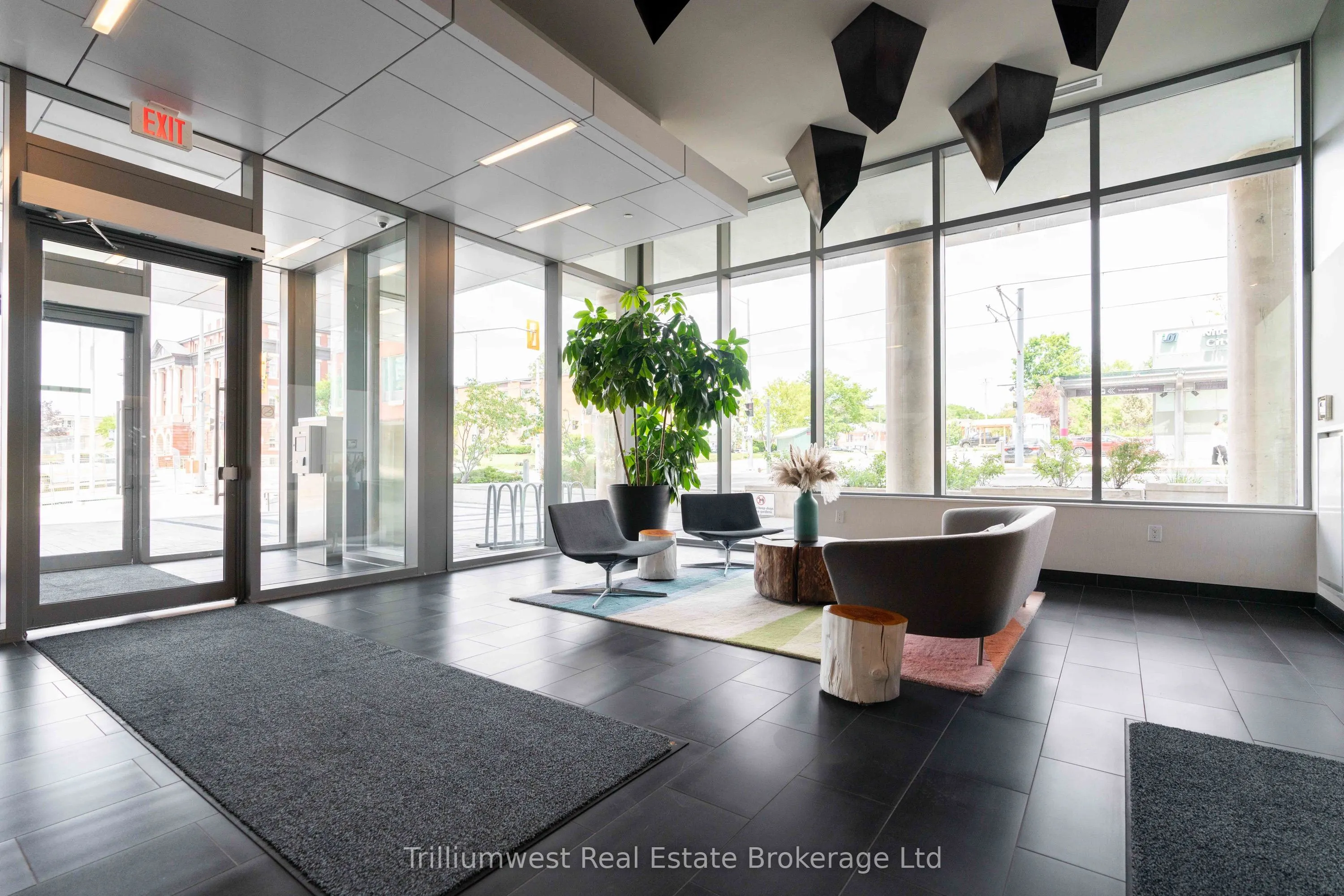 85 Duke Street W, #209