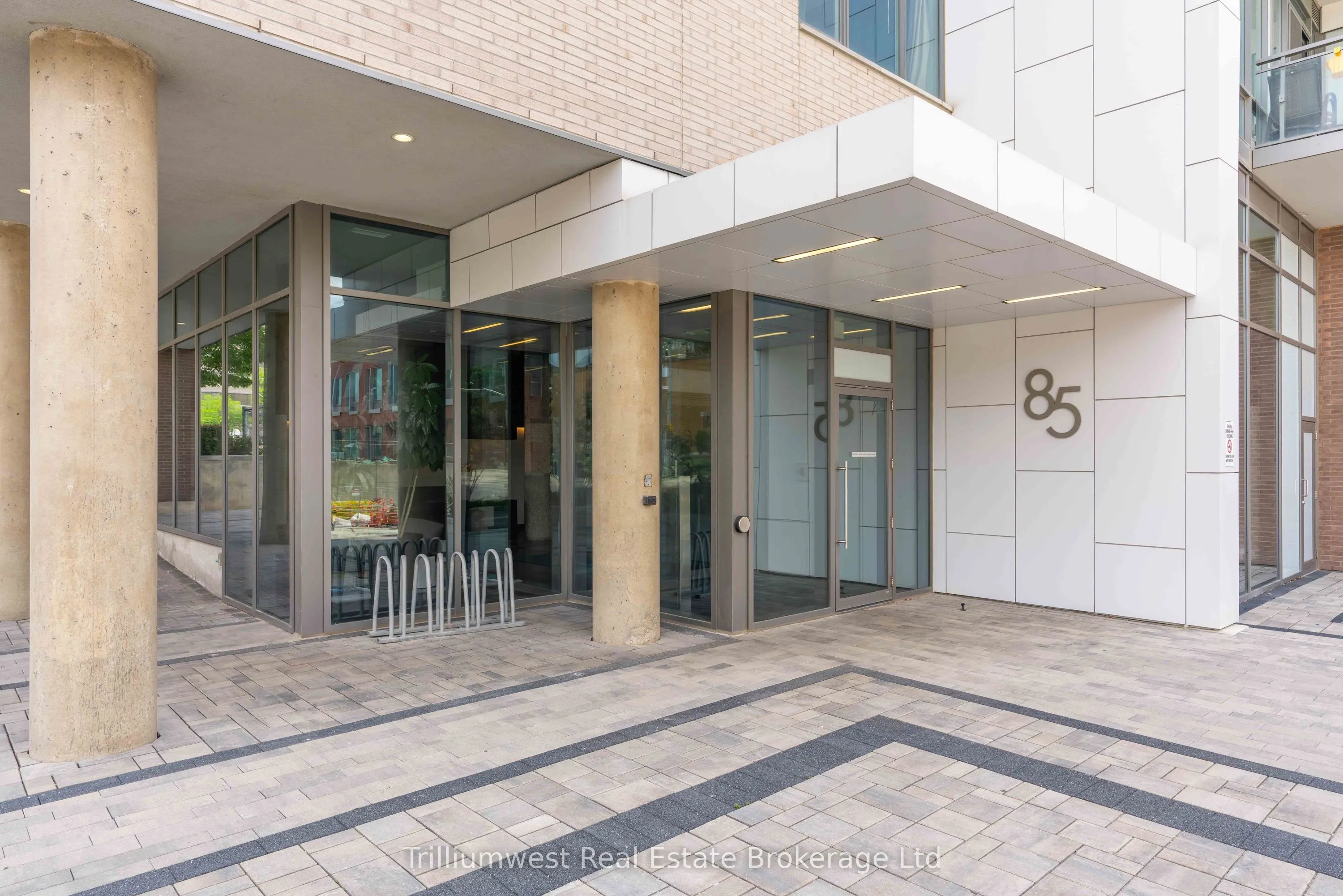85 Duke Street W, #209