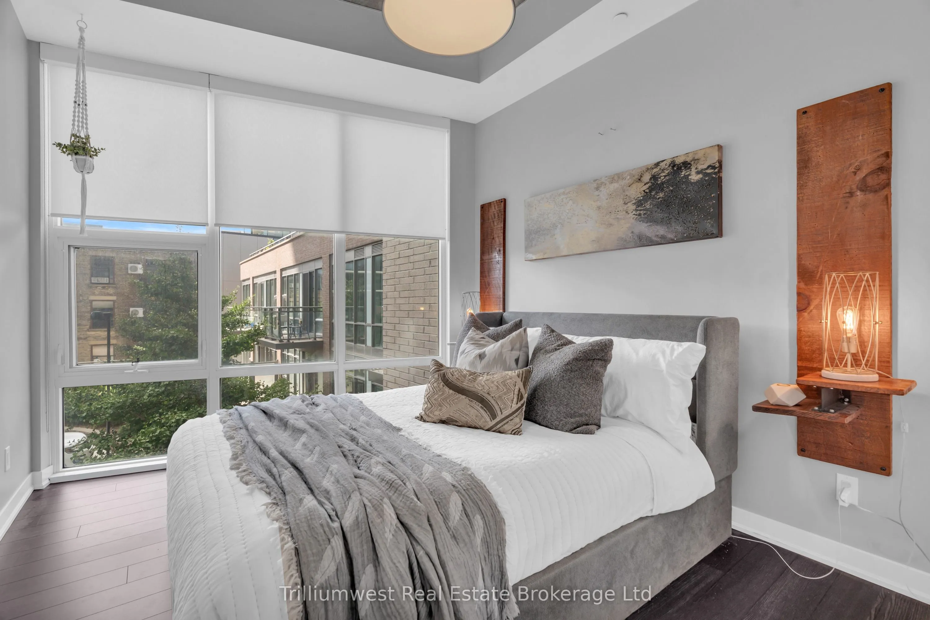 85 Duke Street W, #209