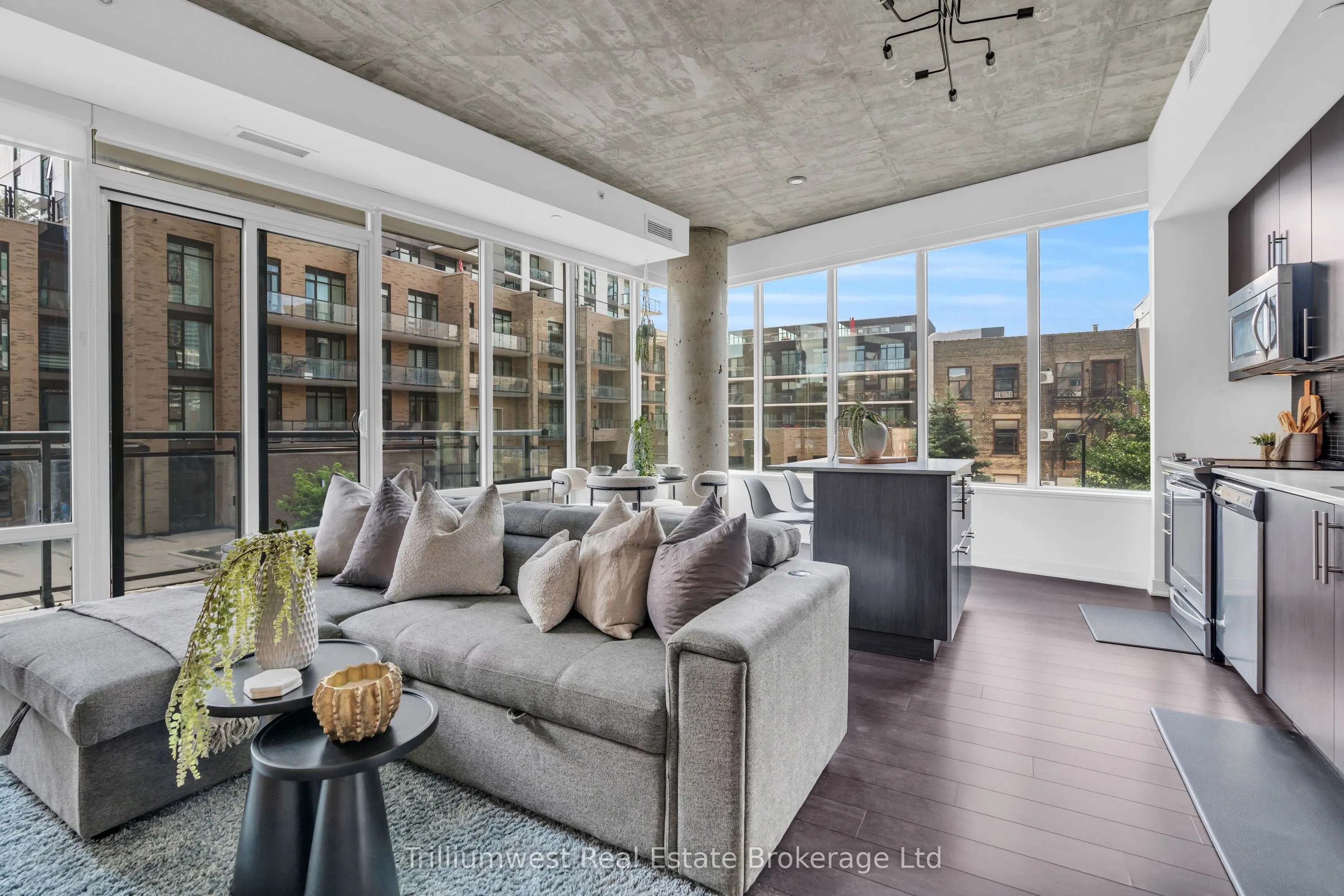 85 Duke Street W, #209