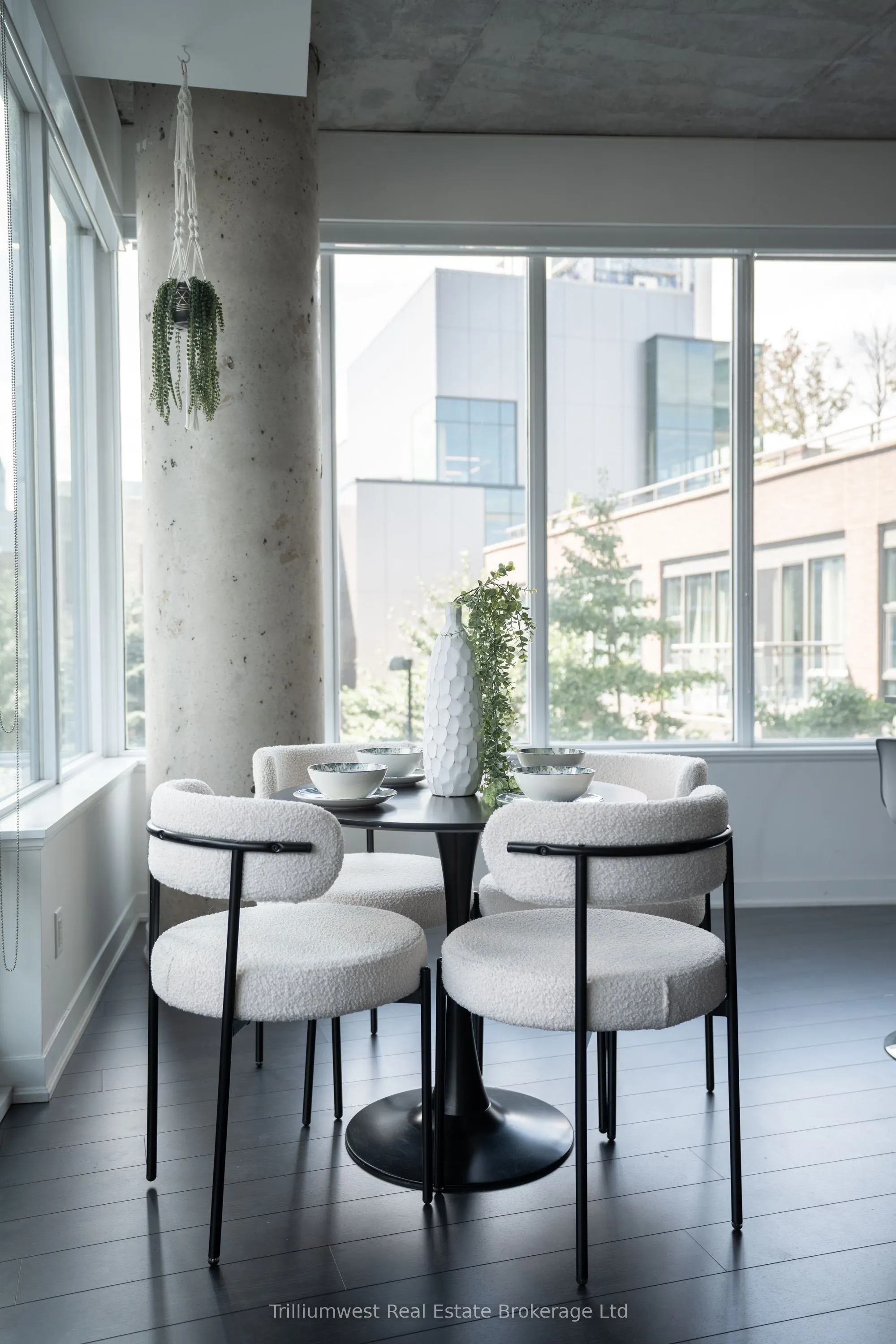 85 Duke Street W, #209