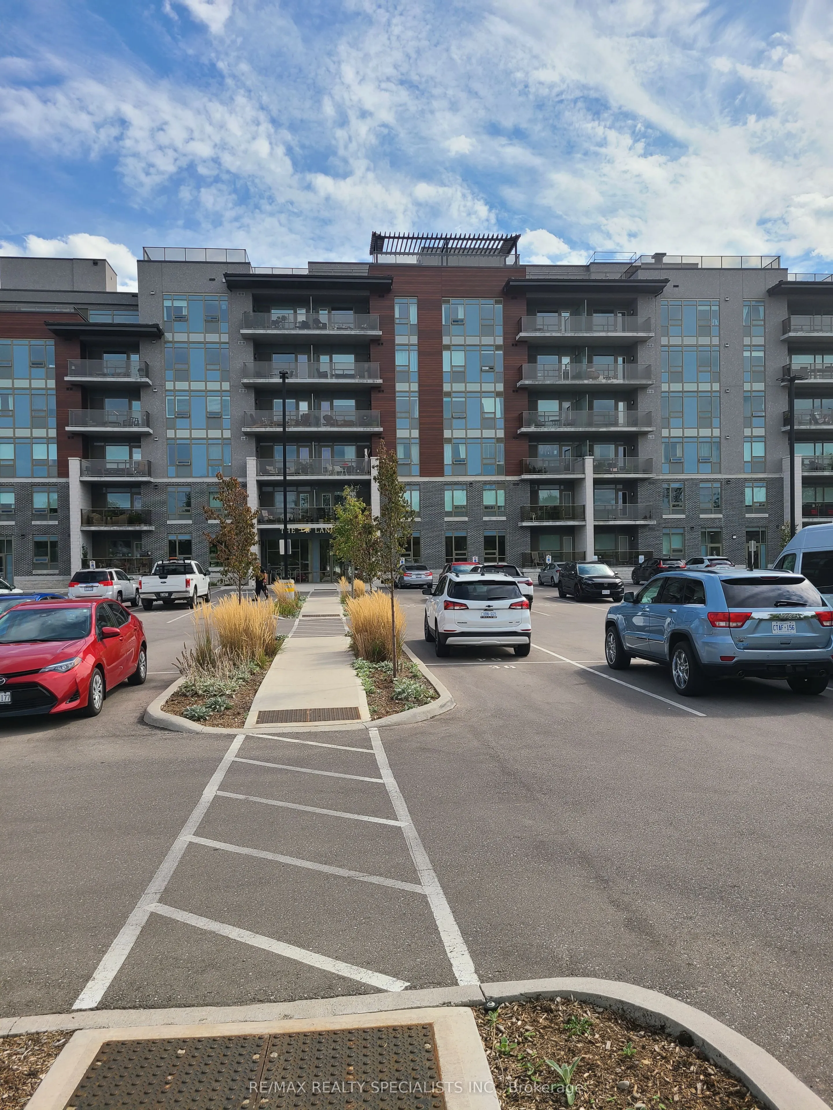 34 Norman Street S, #208
