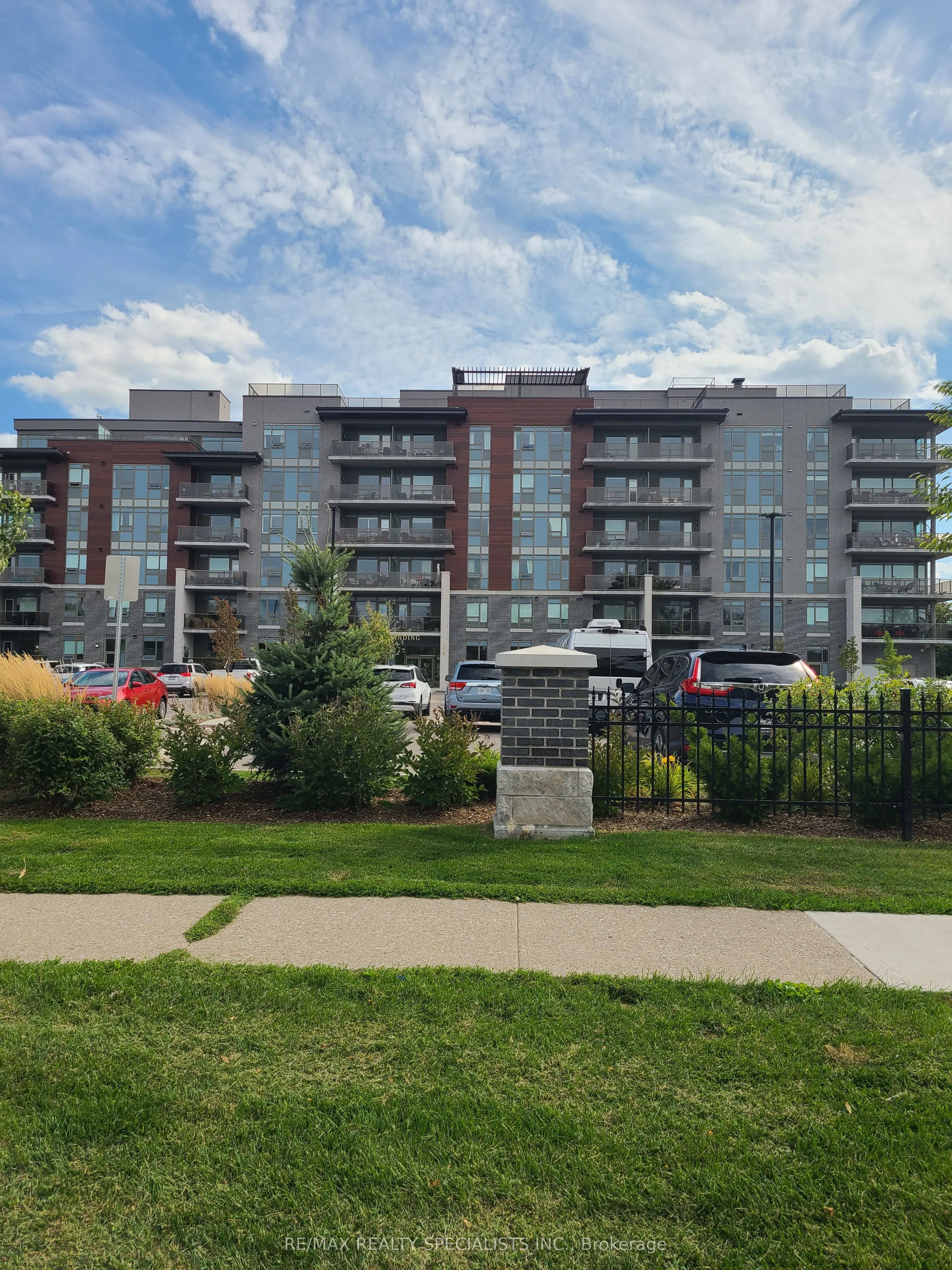 34 Norman Street S, #208