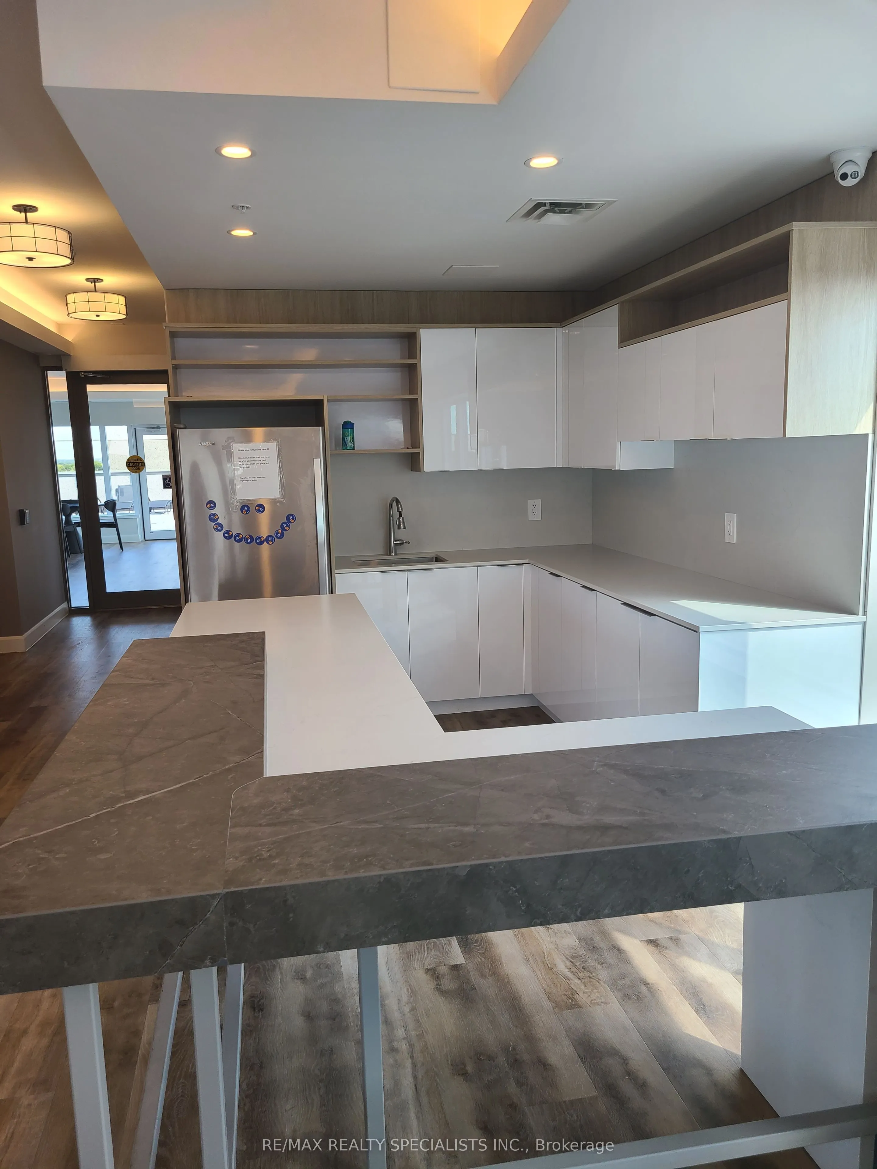 34 Norman Street S, #208
