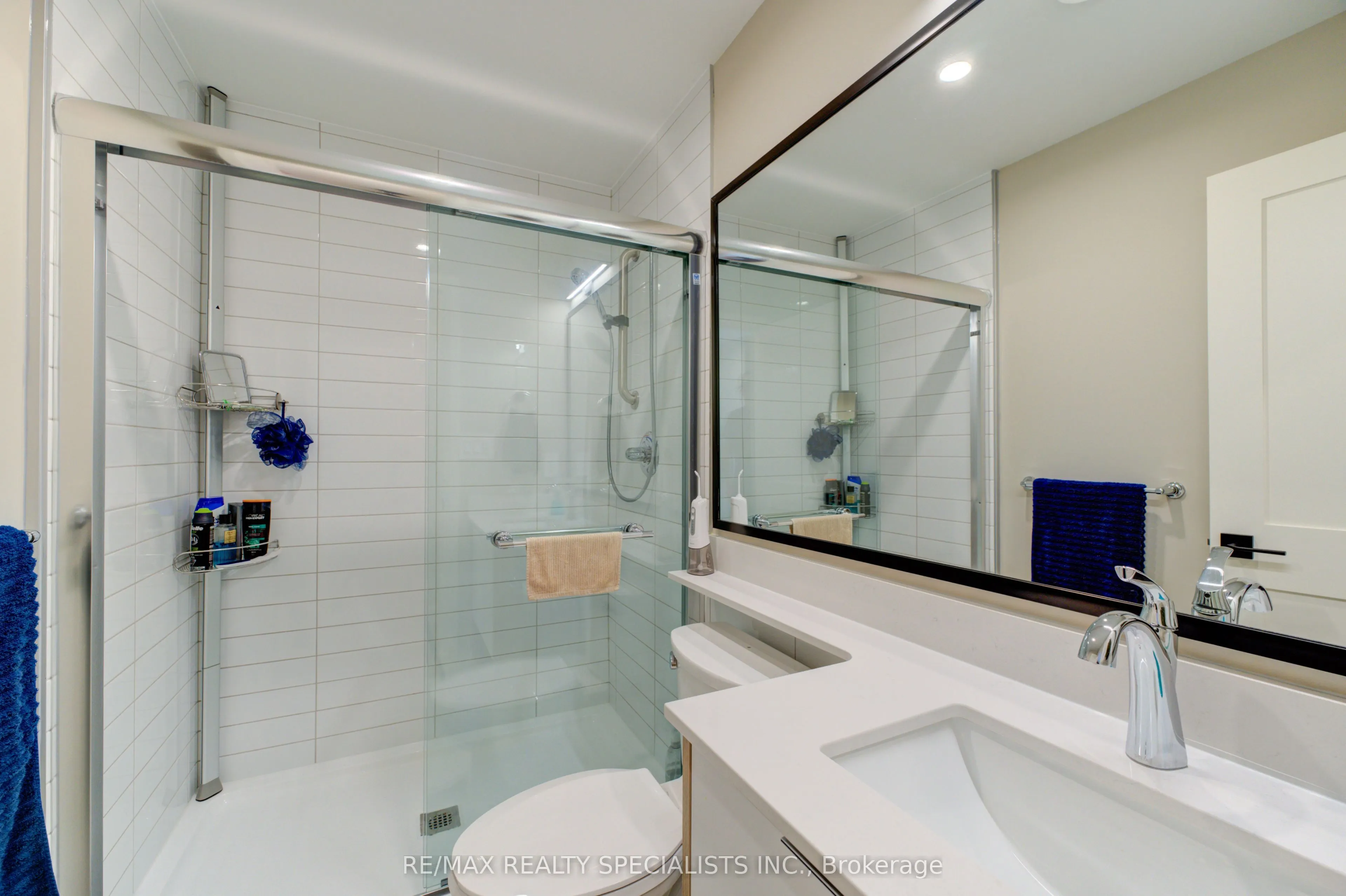 34 Norman Street S, #208