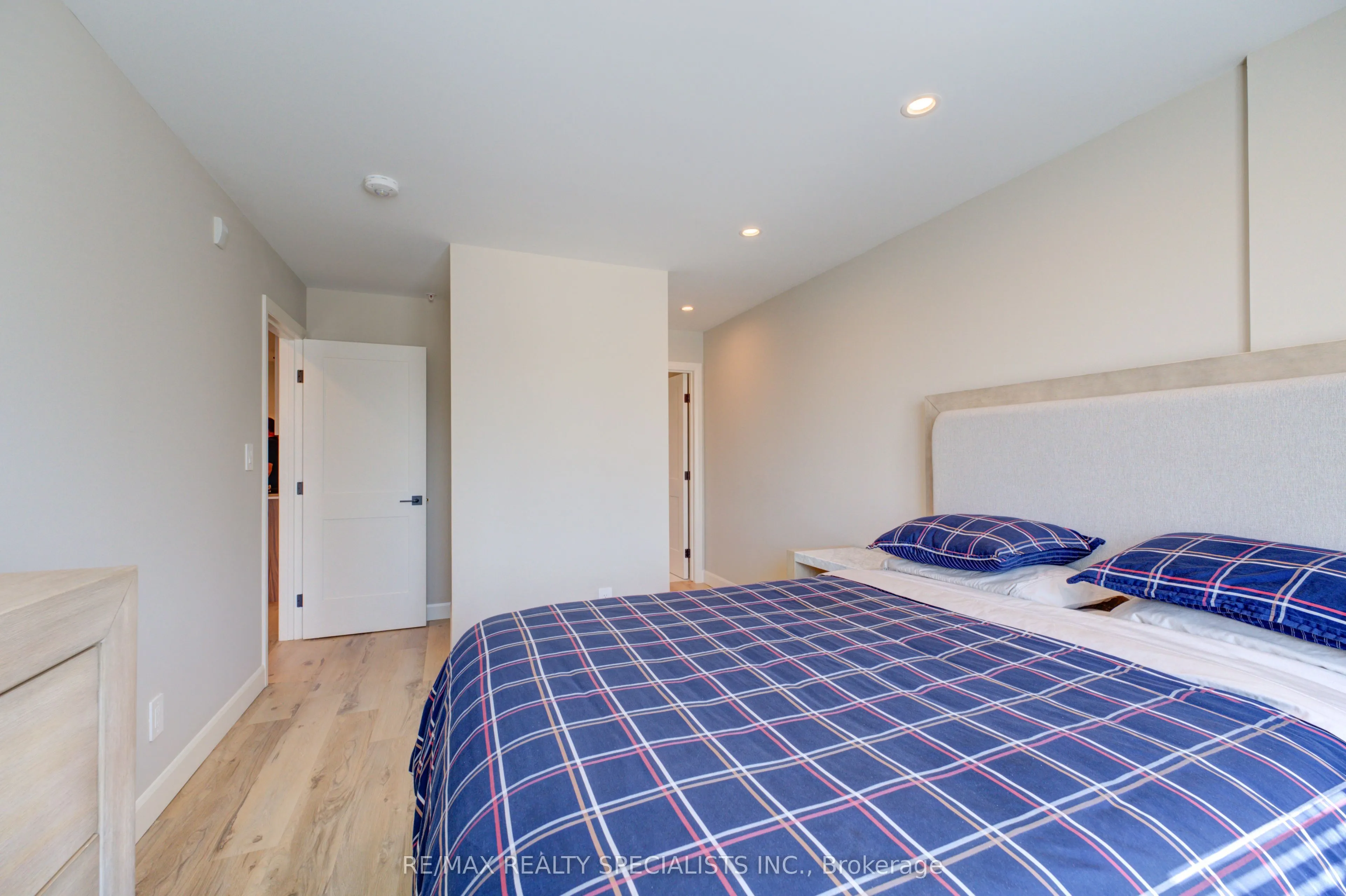 34 Norman Street S, #208