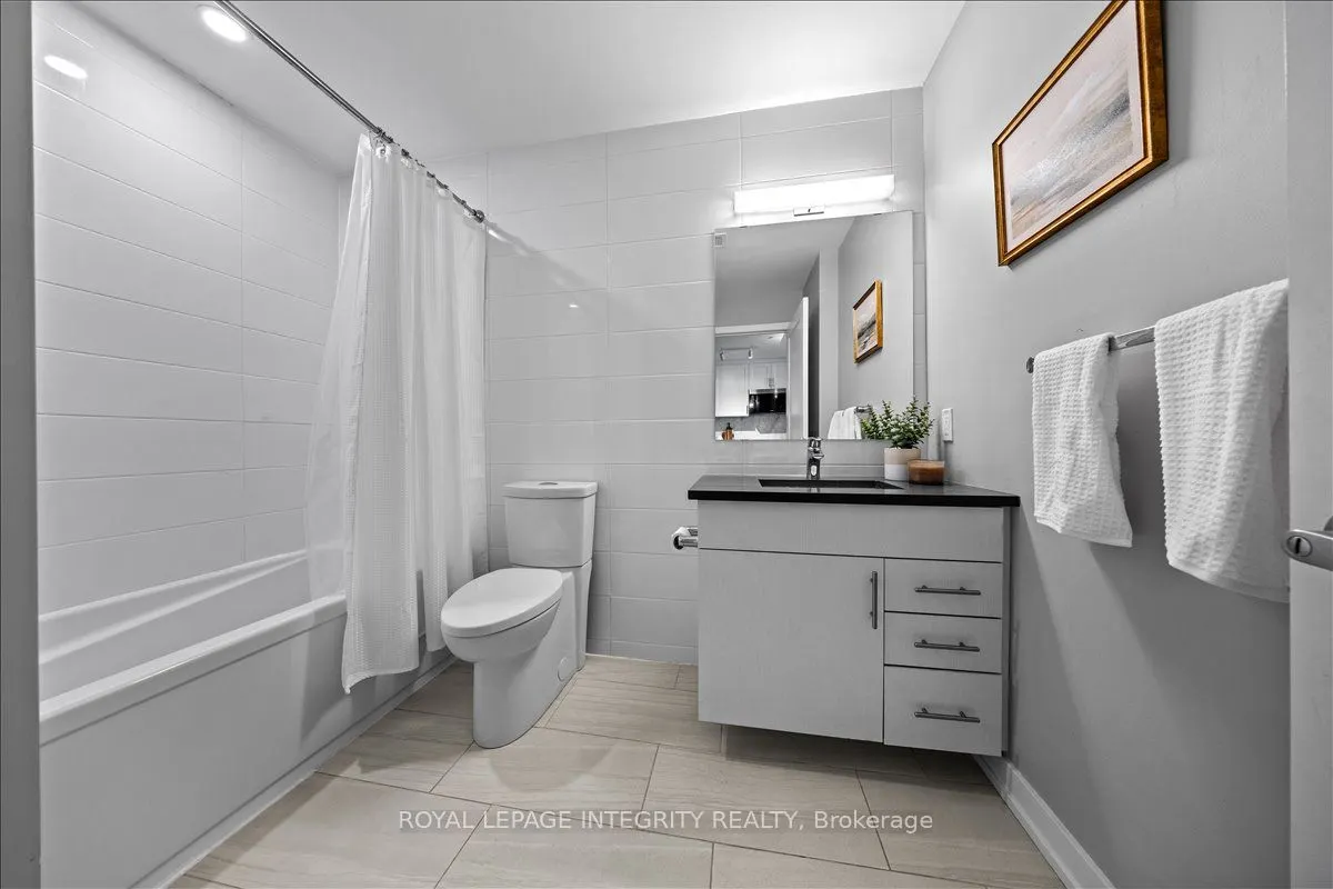 570 De Mazenod Avenue, #403
