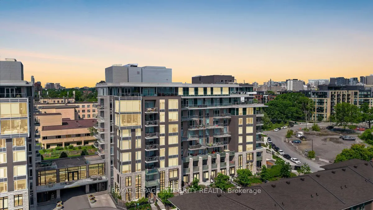 570 De Mazenod Avenue, #403
