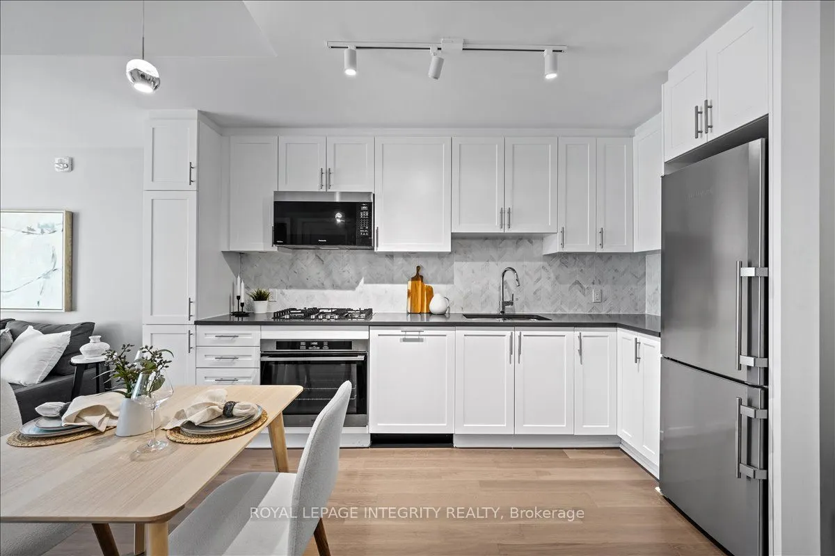 570 De Mazenod Avenue, #403