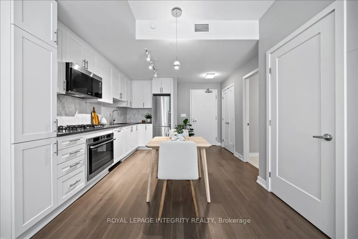 570 De Mazenod Avenue, #403