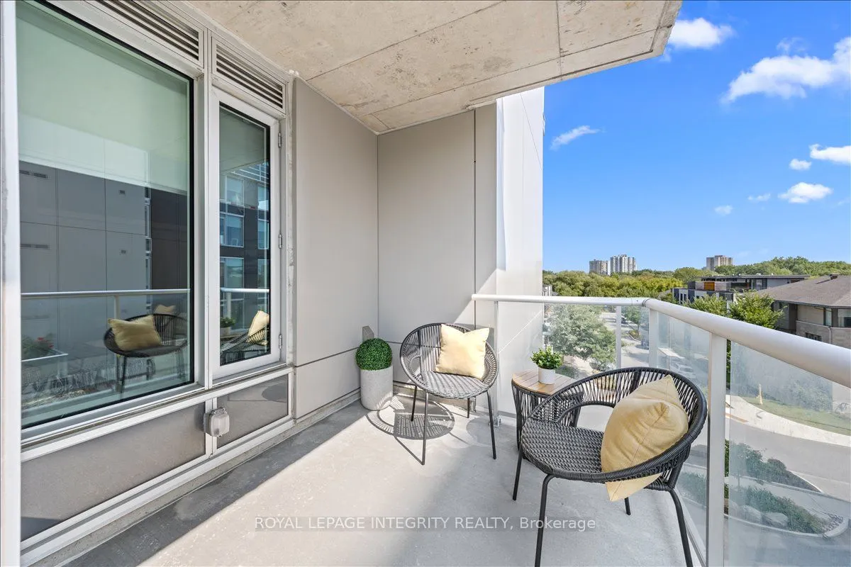 570 De Mazenod Avenue, #403