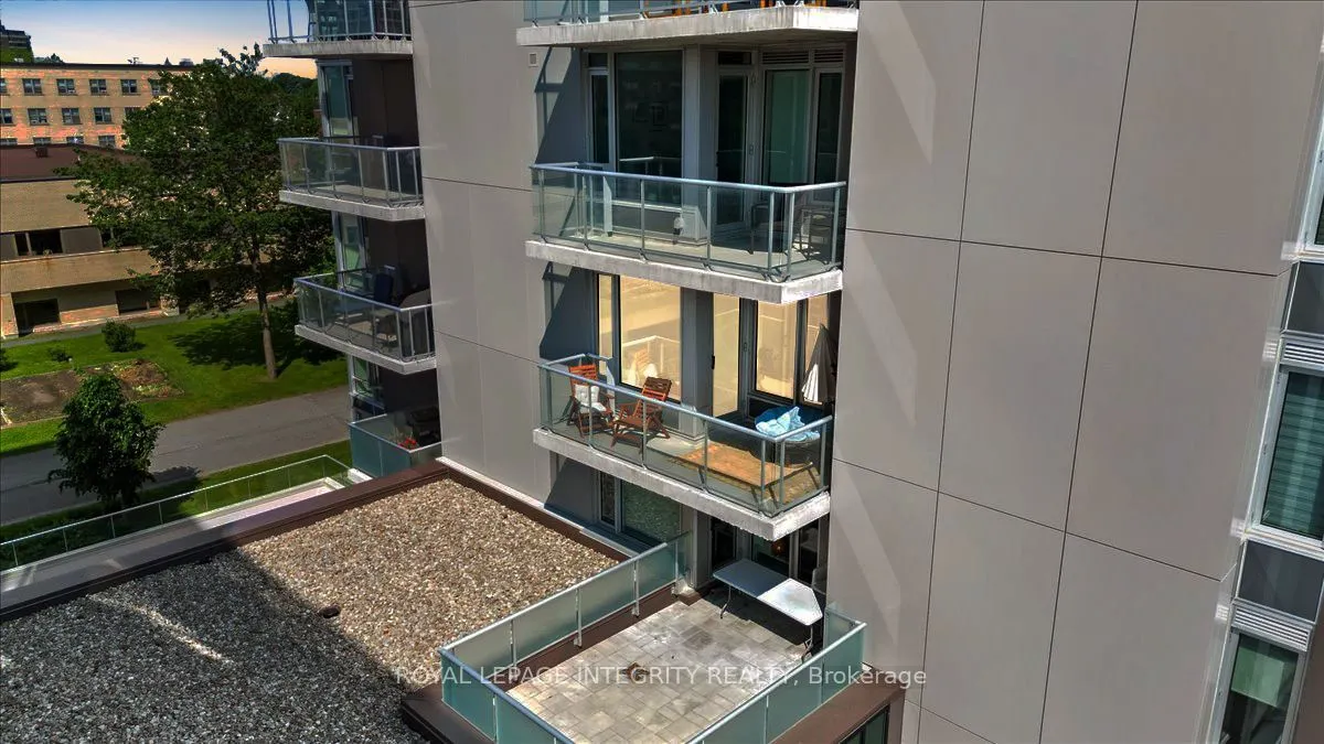 570 De Mazenod Avenue, #403